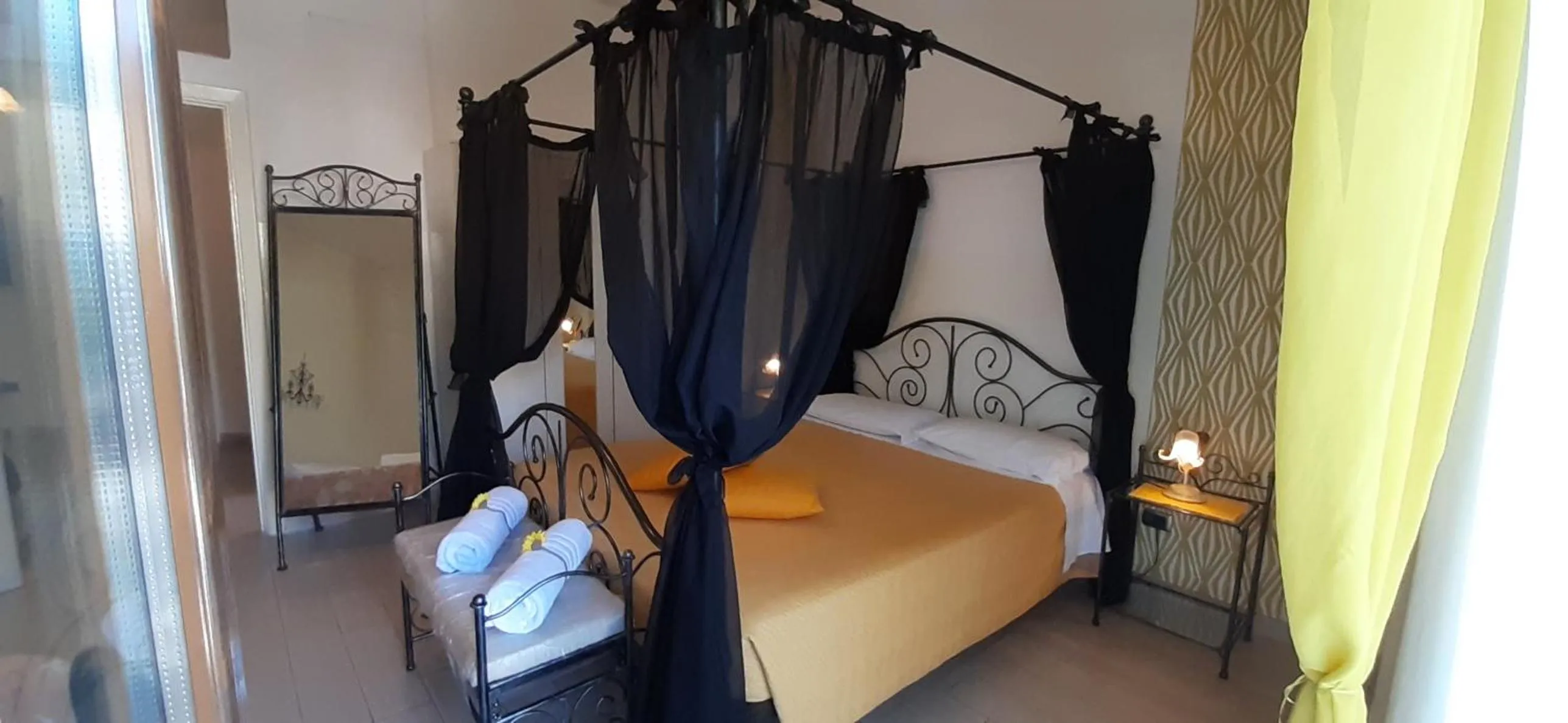 Photo of the whole room in Mamma Lucia