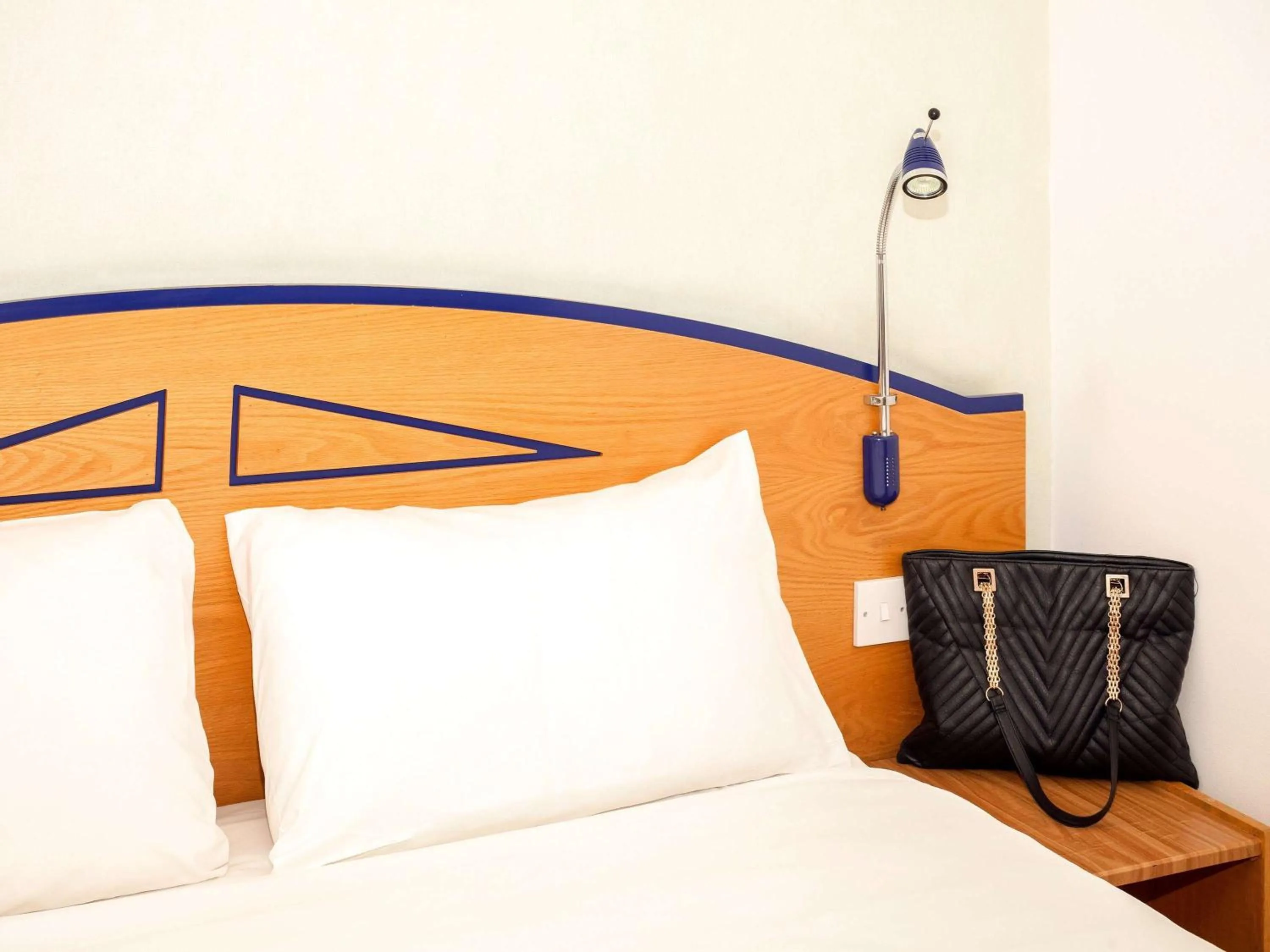 Bedroom in ibis Preston North