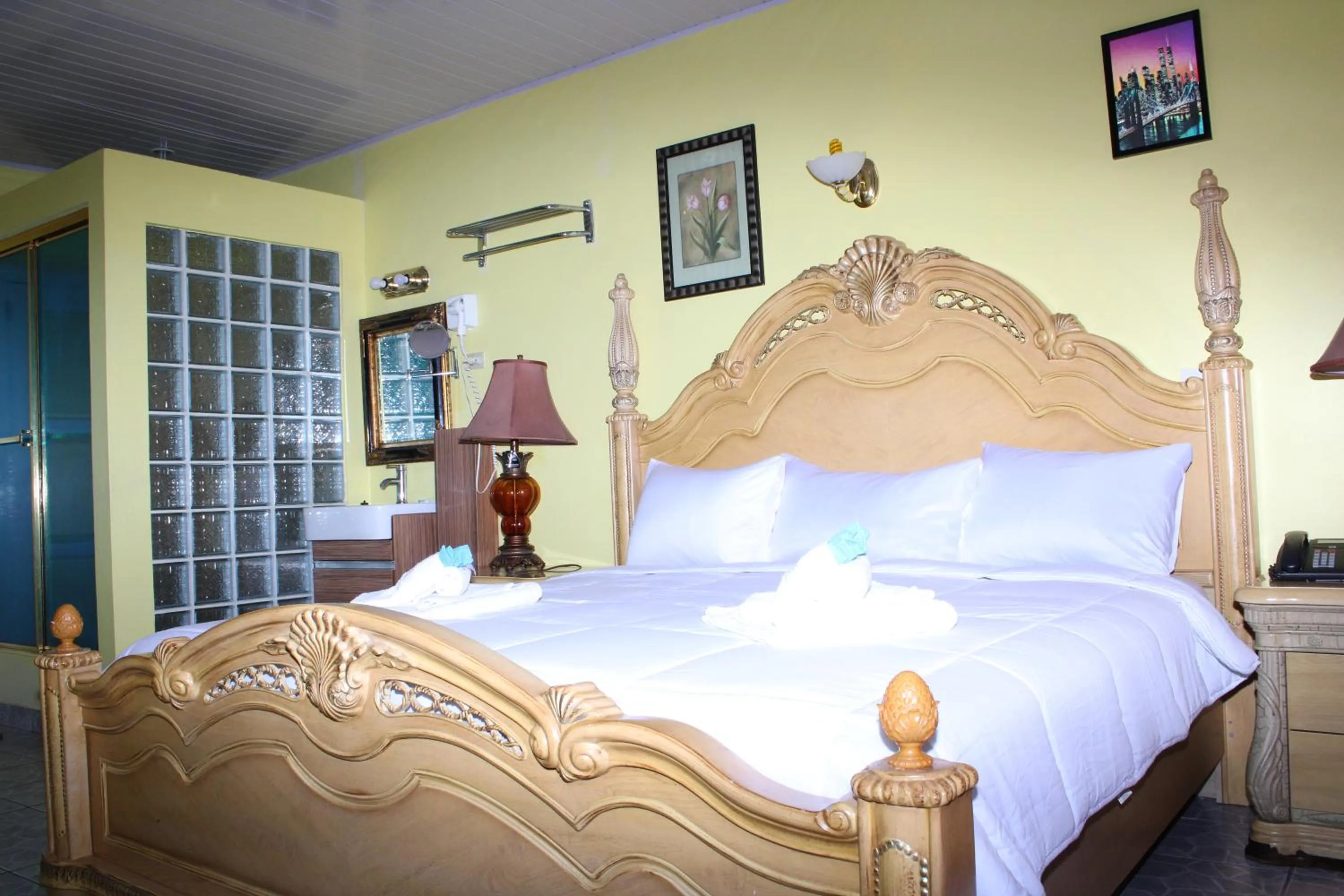 Bed in PG Quality Inn