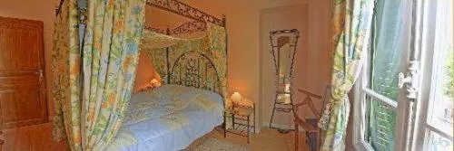 Photo of the whole room, Bed in Auberge des Écluses
