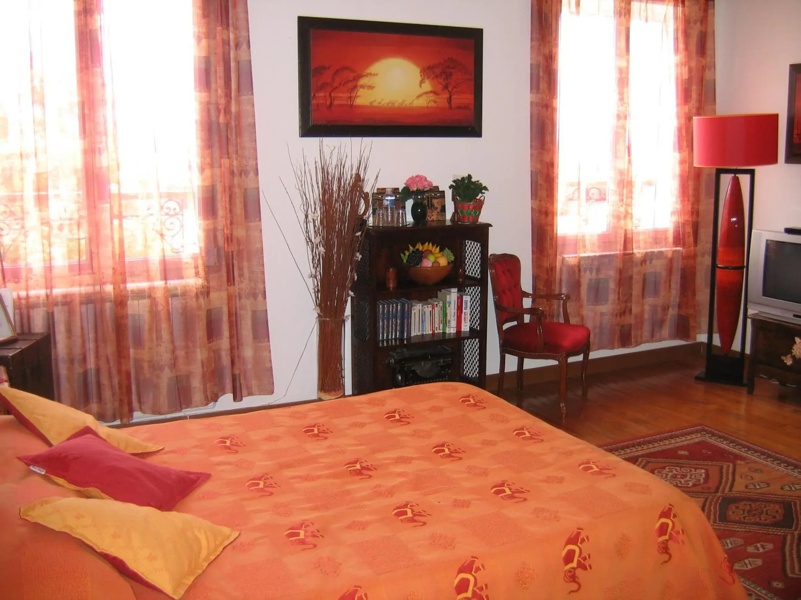 Double Room in La Maison Jaune Double Room in La Maison Jaune