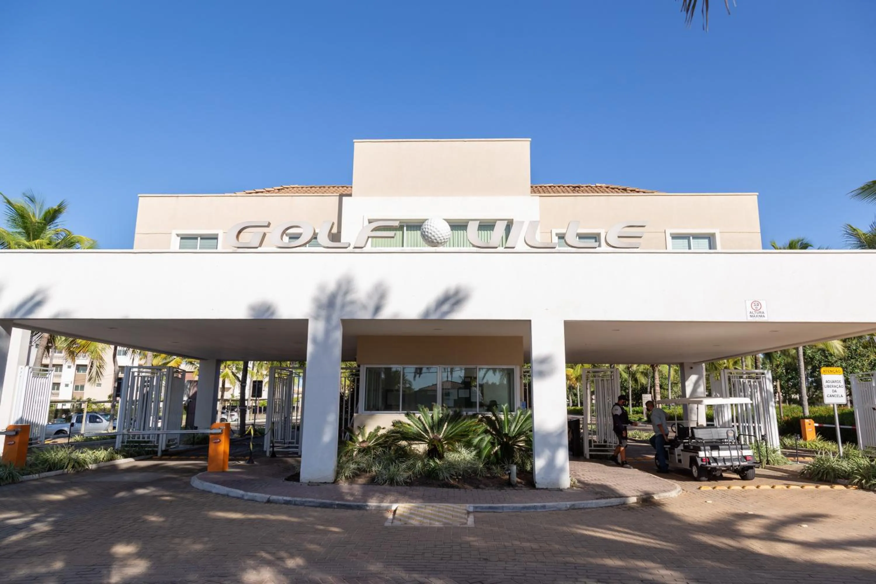 Facade/entrance in Golf Ville Resorts Suites
