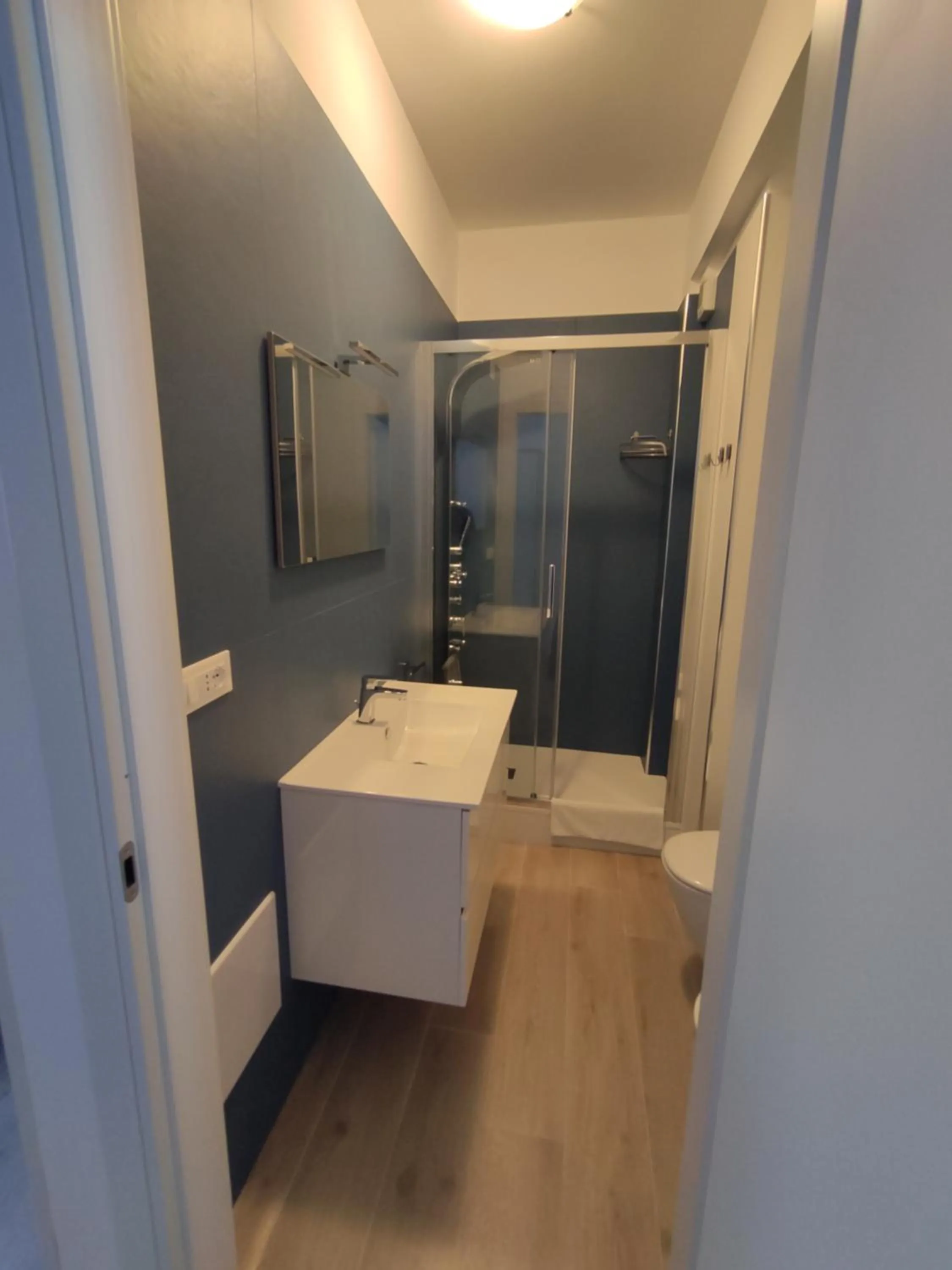 Shower in The 6th Floor