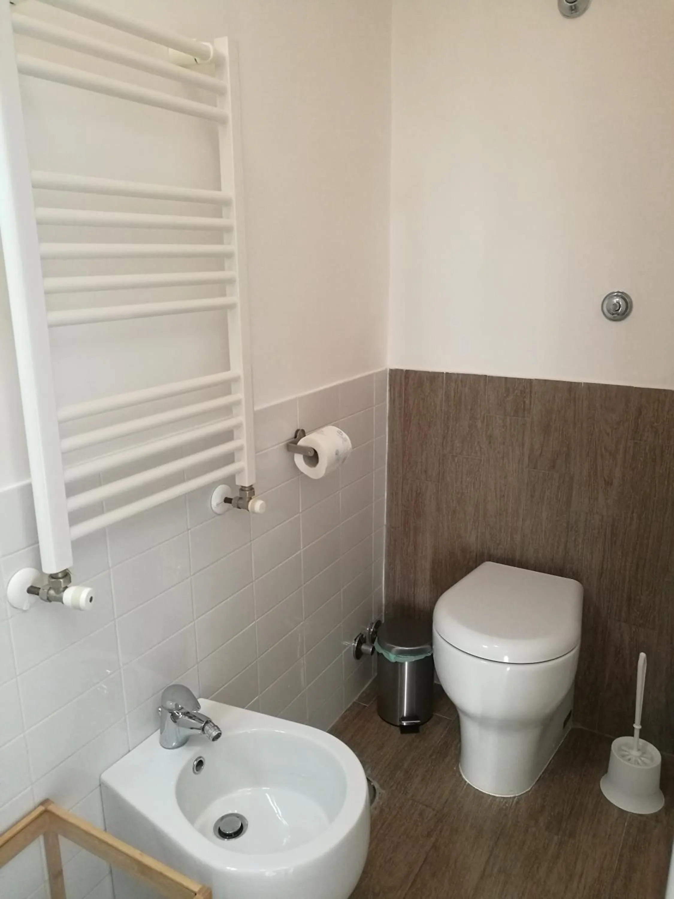 Toilet in The 6th Floor