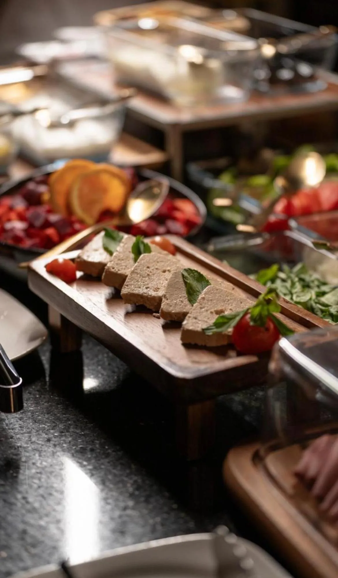 Restaurant/places to eat in Ayan Hotel