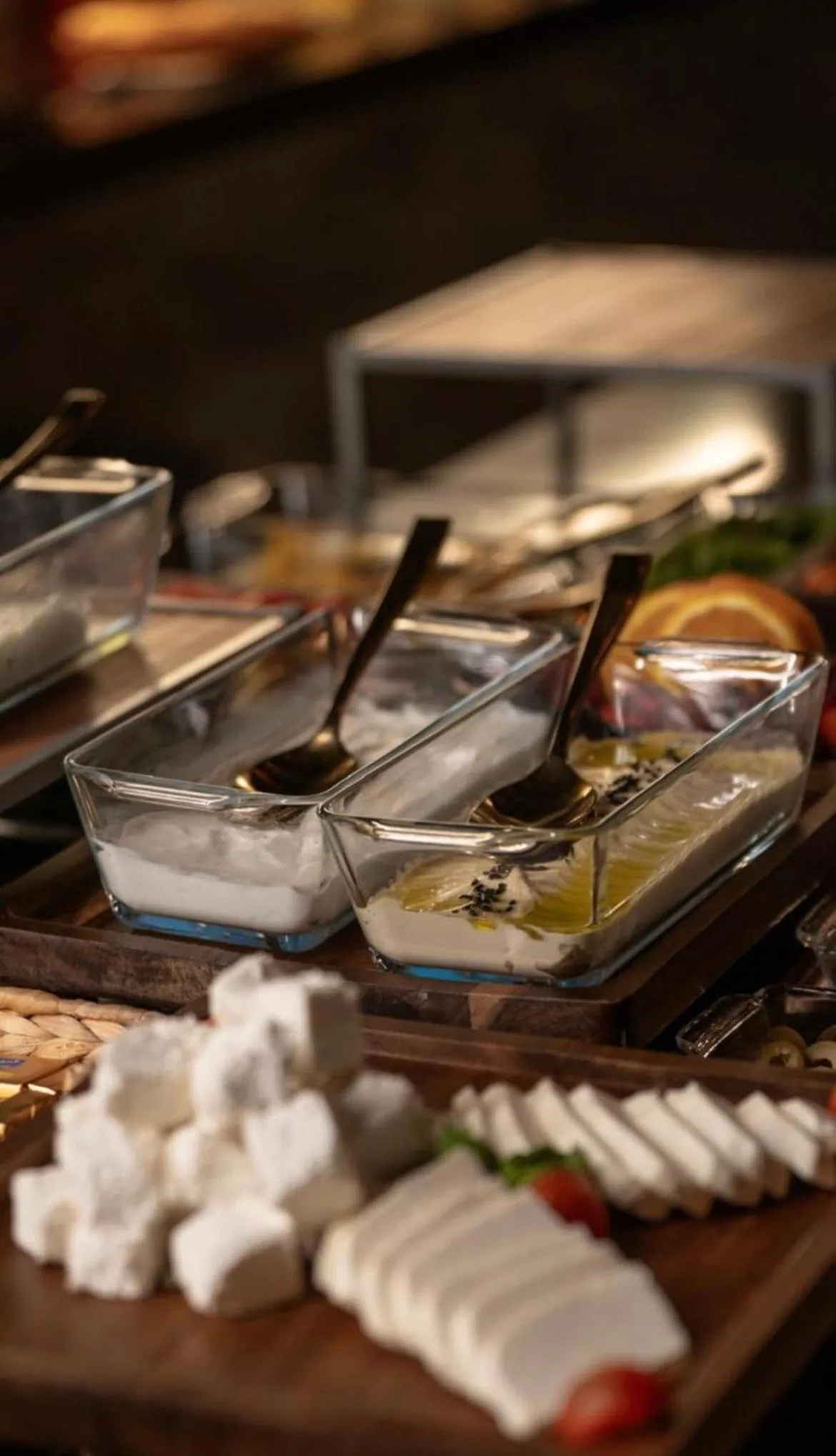 Restaurant/places to eat in Ayan Hotel