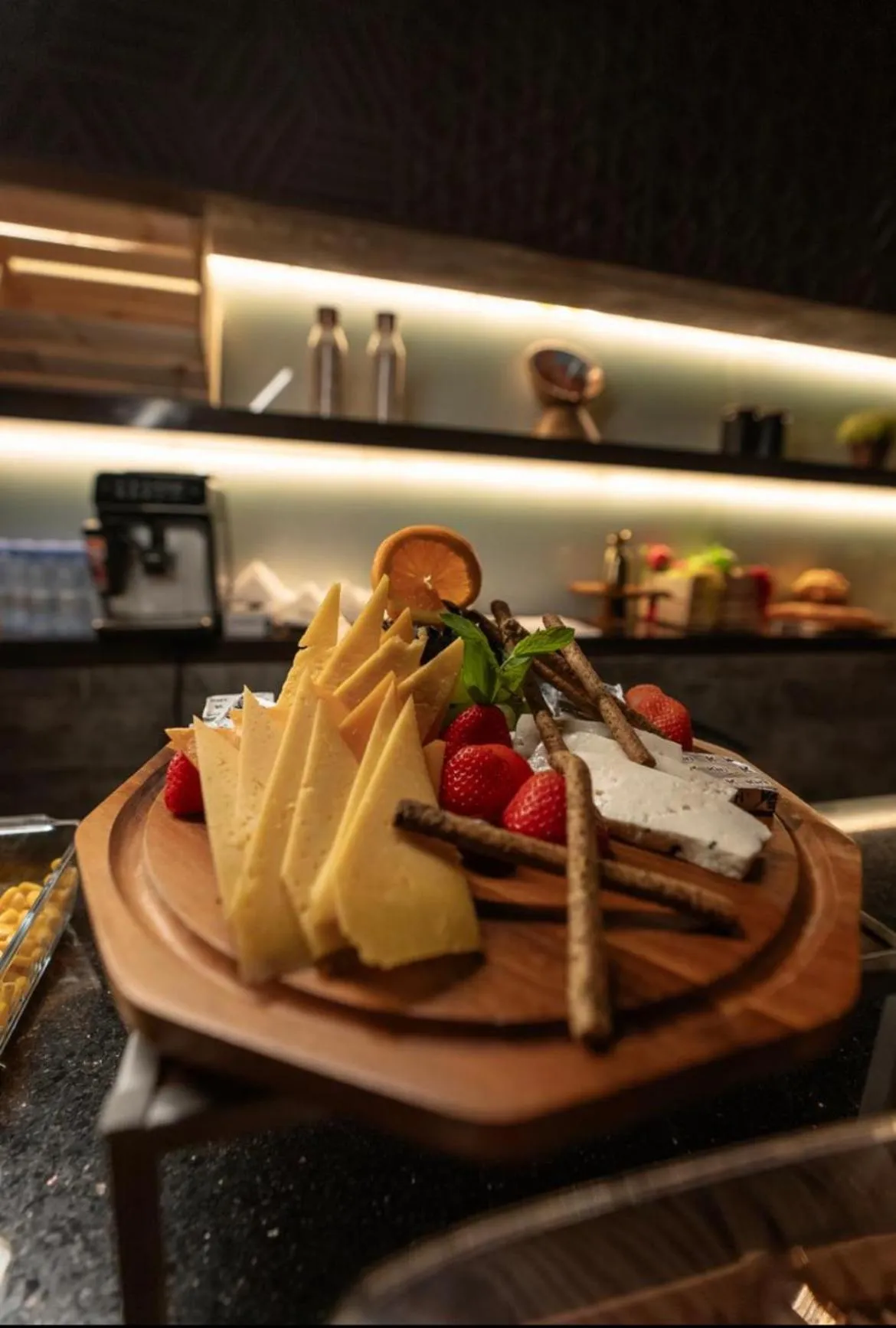 Restaurant/places to eat in Ayan Hotel