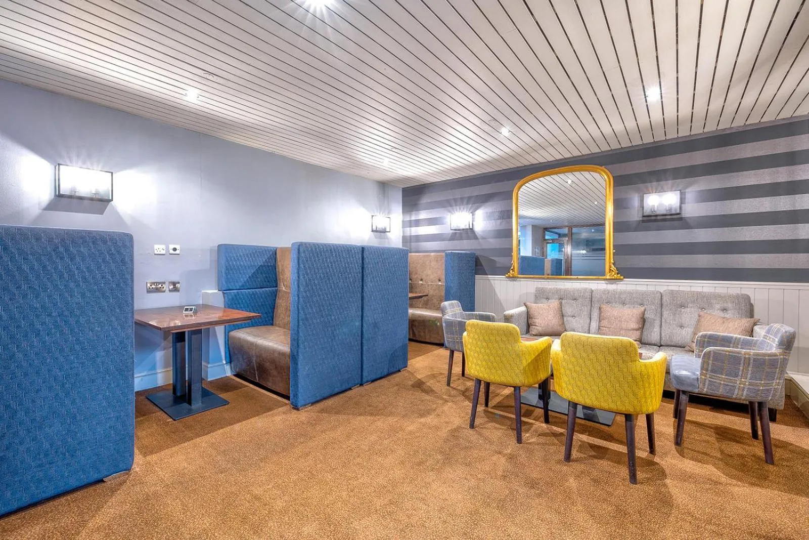 Lounge or bar in The Derby Conference Centre and Hotel