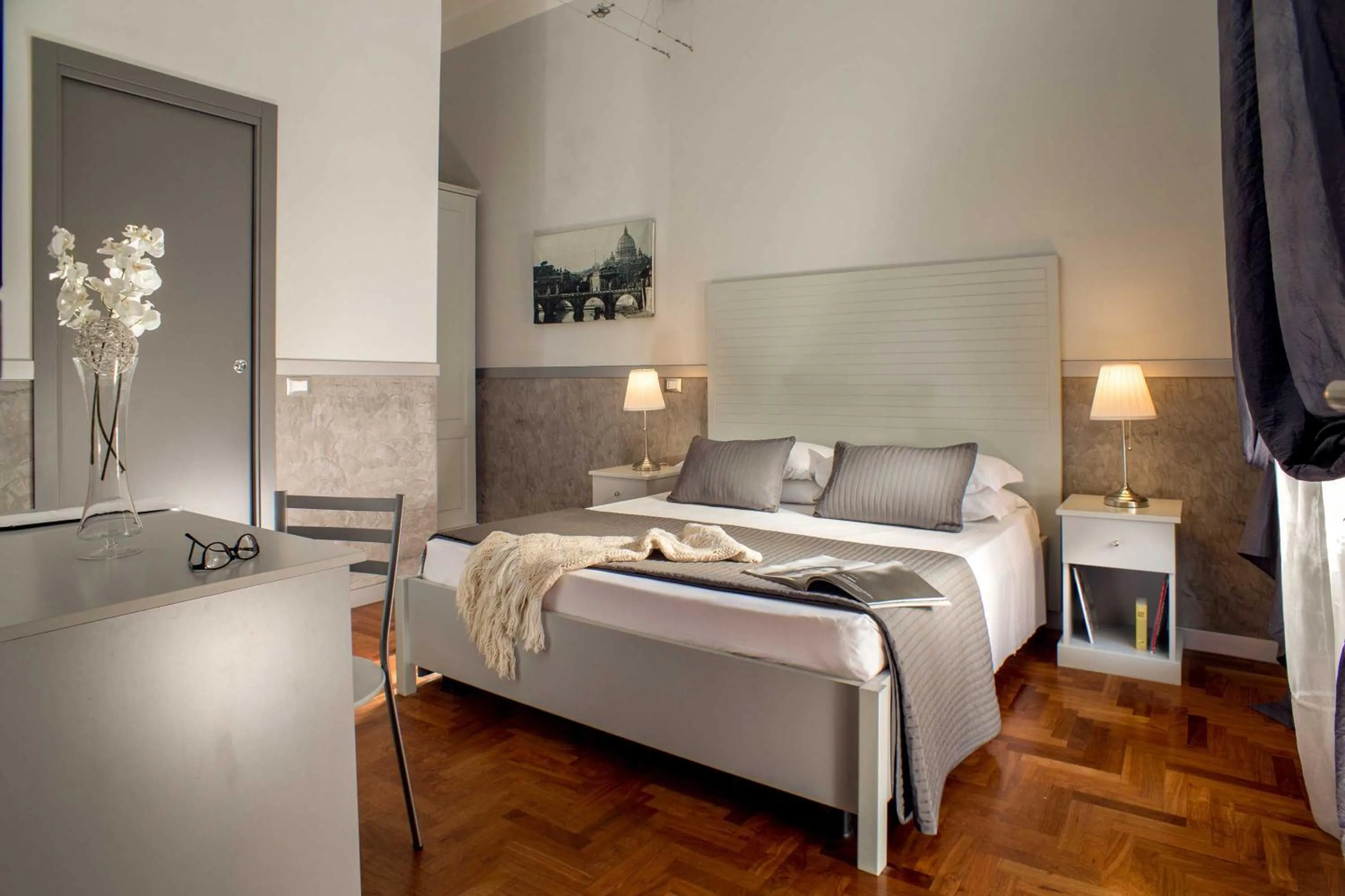 Bedroom, Bed in Domus Liberius - Rome