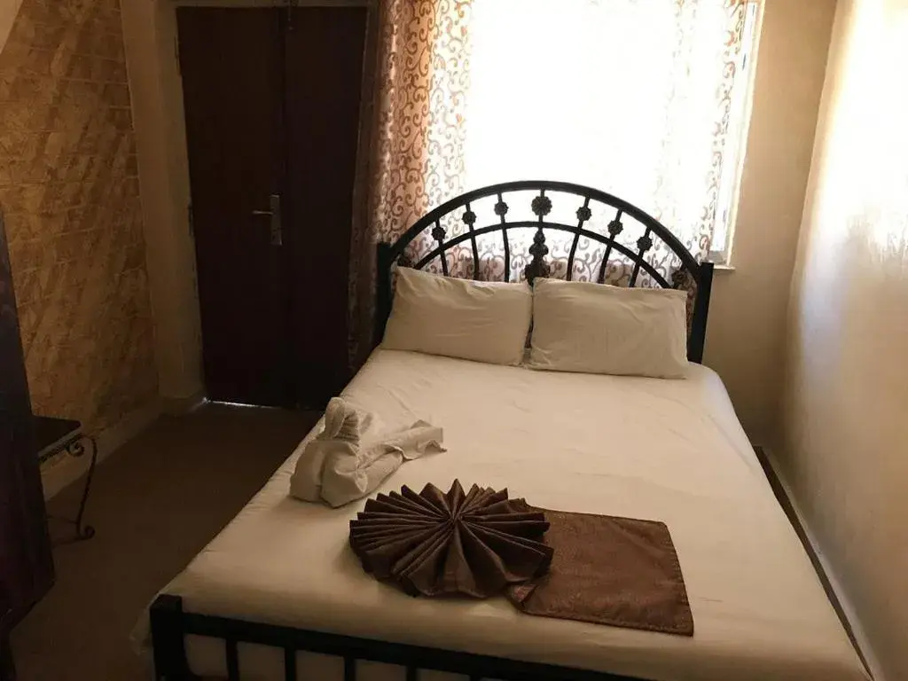 Bedroom in Caravan Hotel