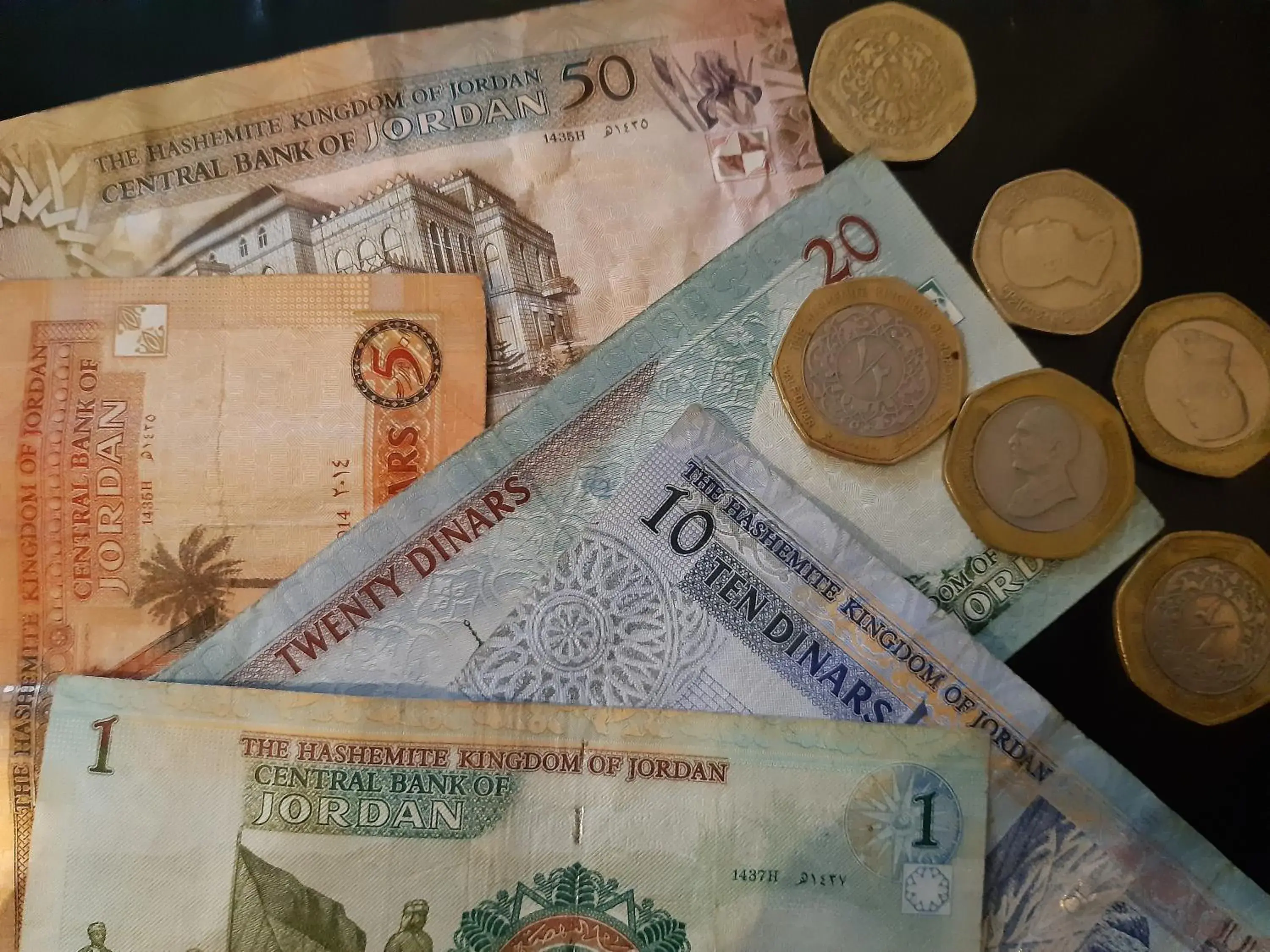 currency exchange in Caravan Hotel