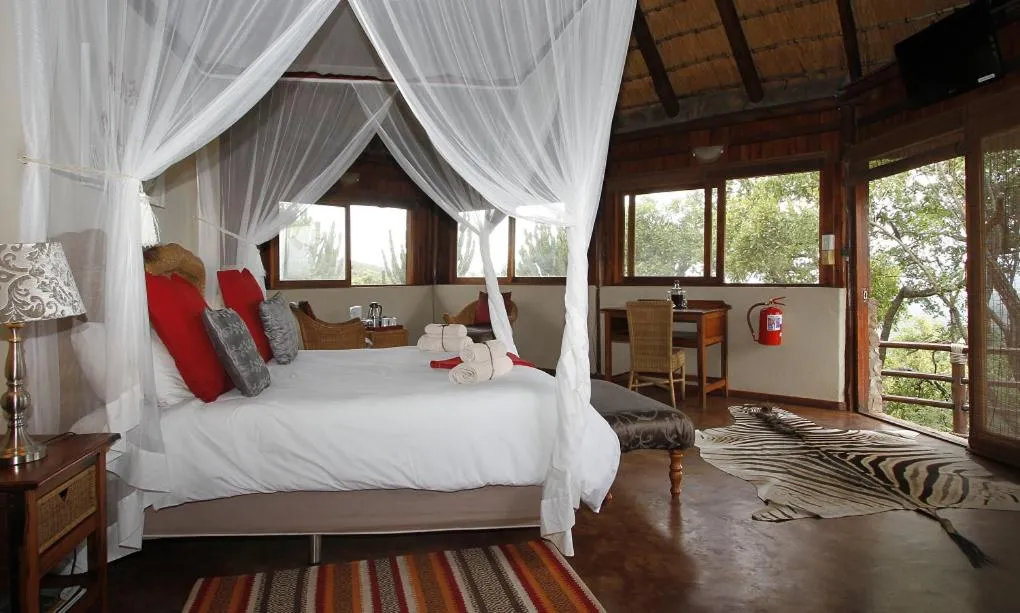 Bed in Shayamoya Tiger Fishing and Game Lodge