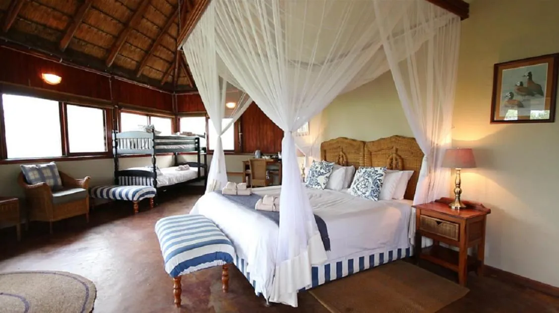 Bed in Shayamoya Tiger Fishing and Game Lodge