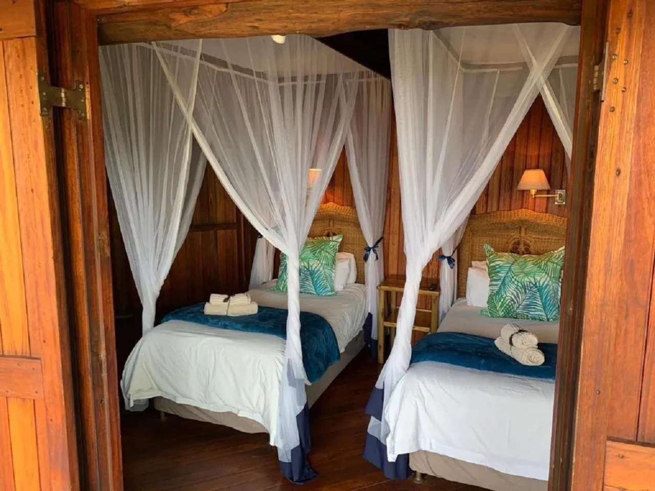 Bedroom, Bed in Shayamoya Tiger Fishing and Game Lodge