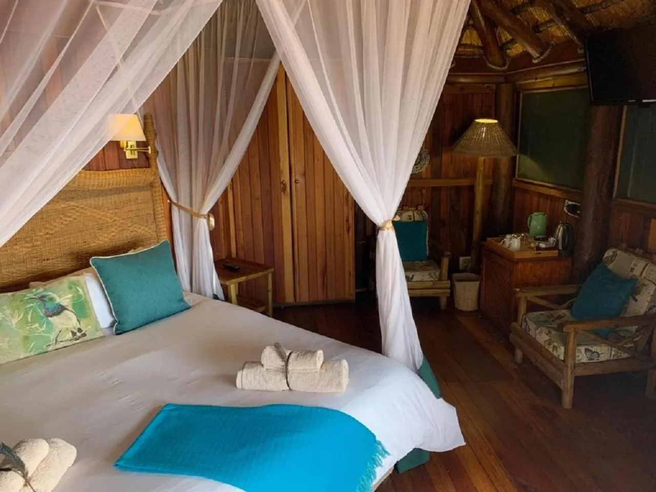 Bedroom, Bed in Shayamoya Tiger Fishing and Game Lodge