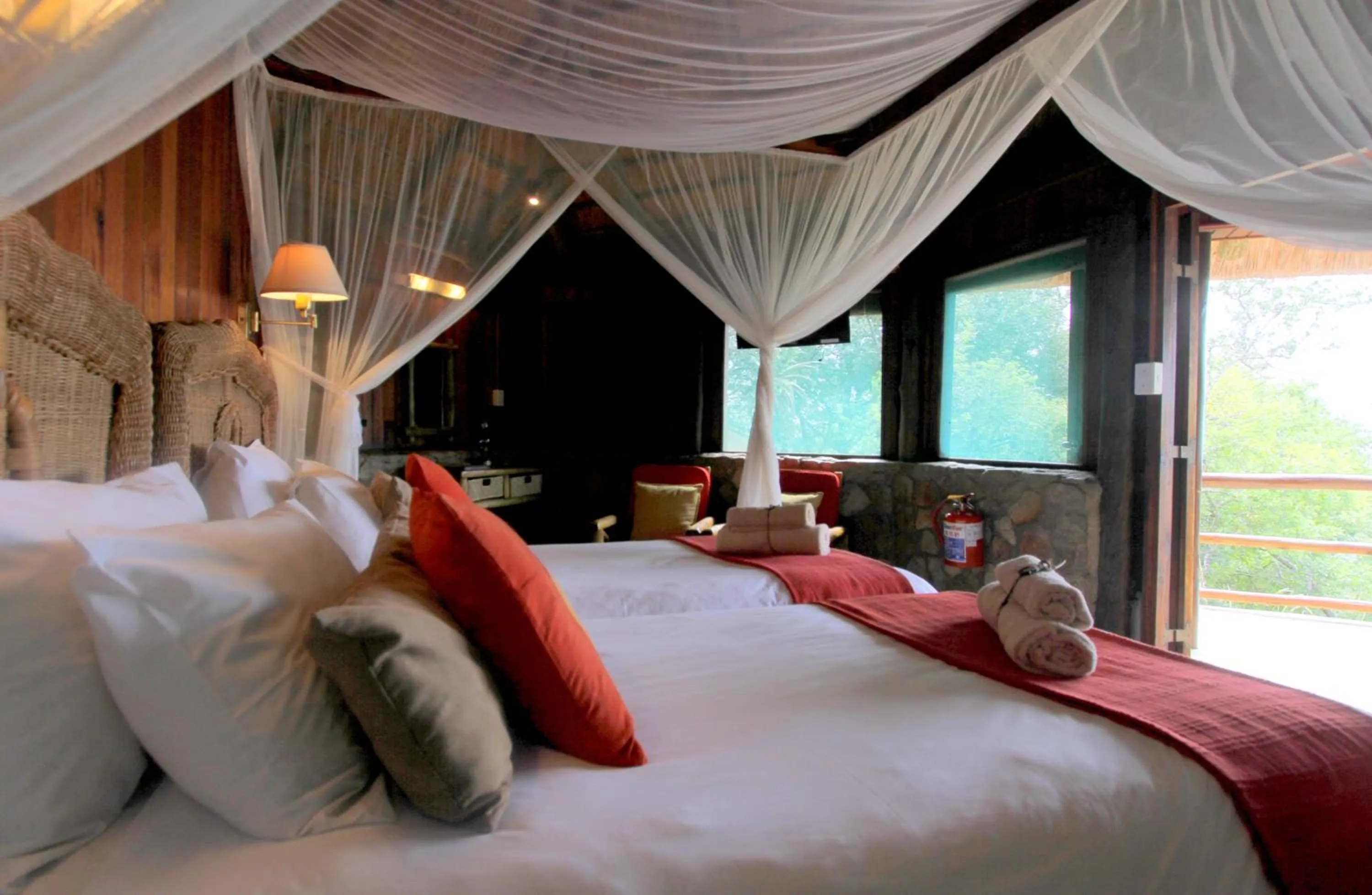 Bedroom, Bed in Shayamoya Tiger Fishing and Game Lodge