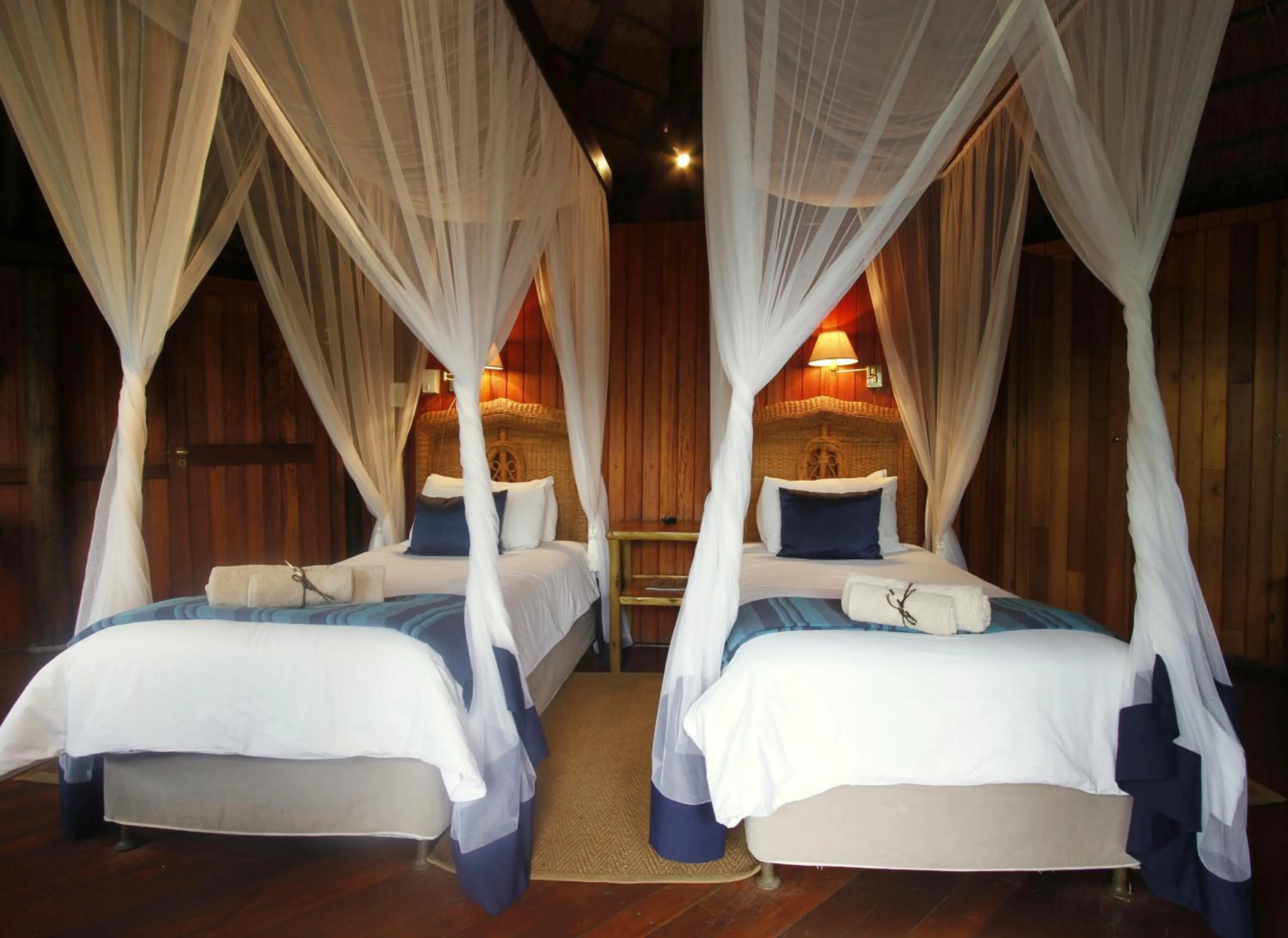 Bedroom, Bed in Shayamoya Tiger Fishing and Game Lodge