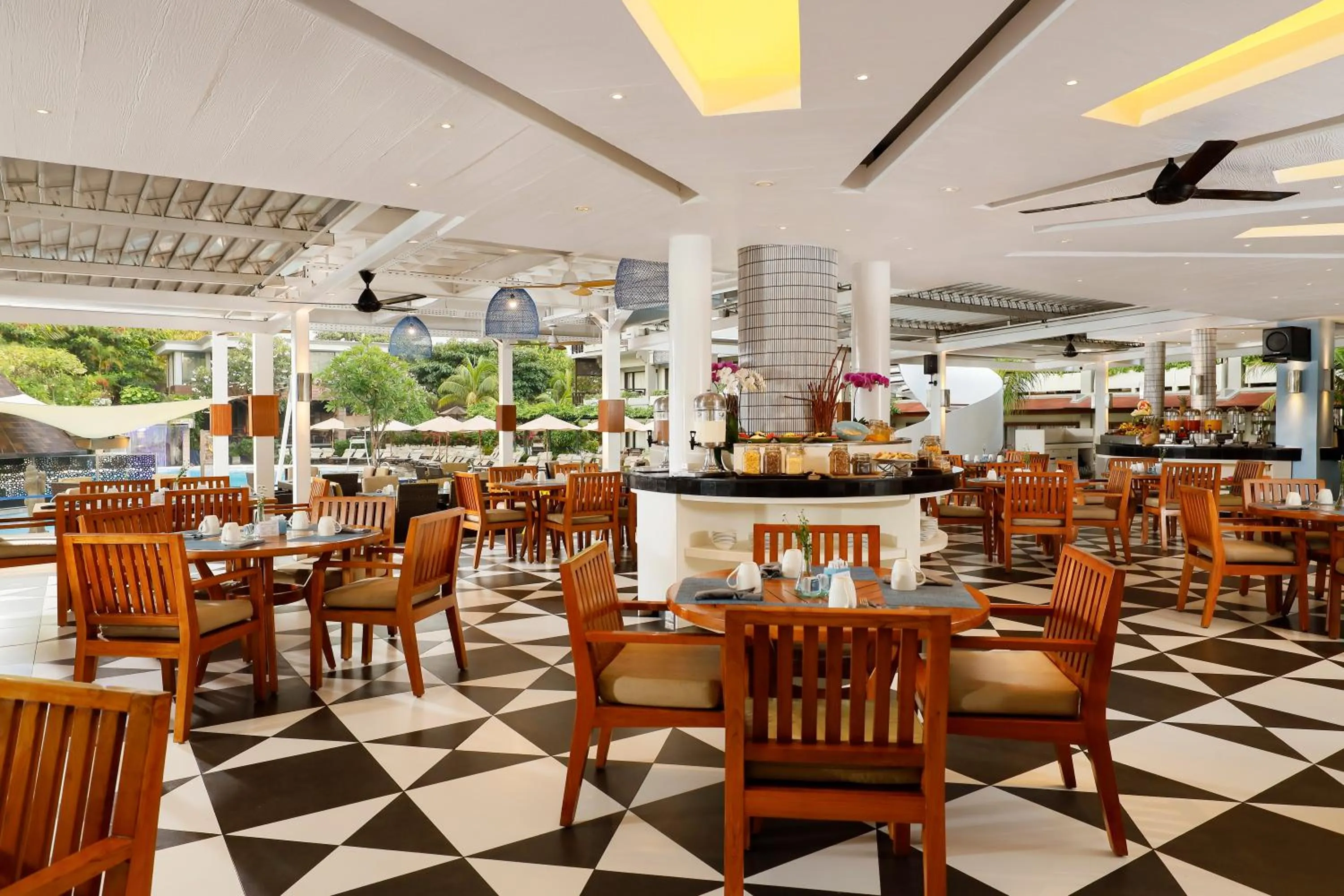 Restaurant/places to eat in Bali Dynasty Resort