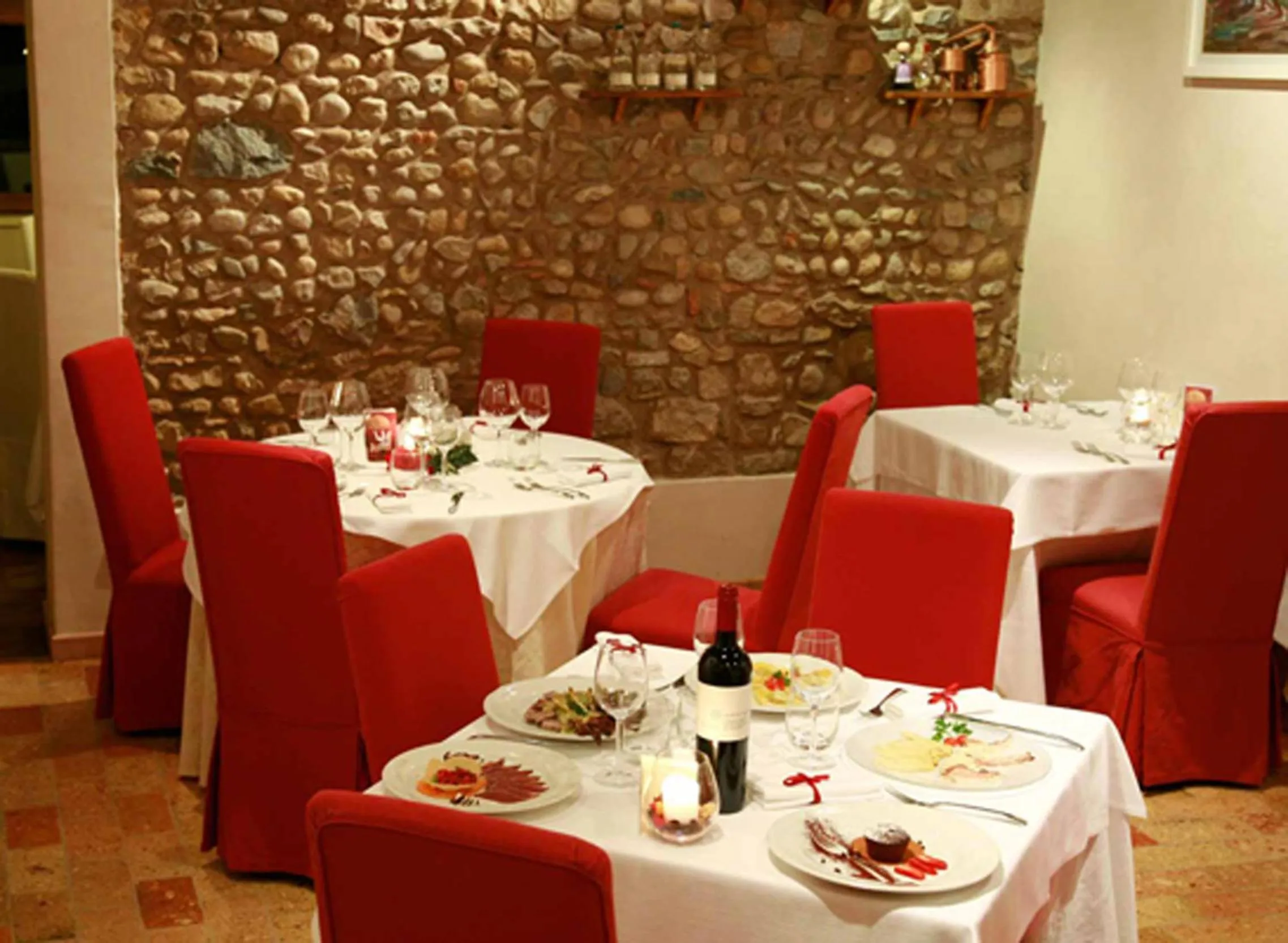 Restaurant/places to eat in Hotel Le Macine