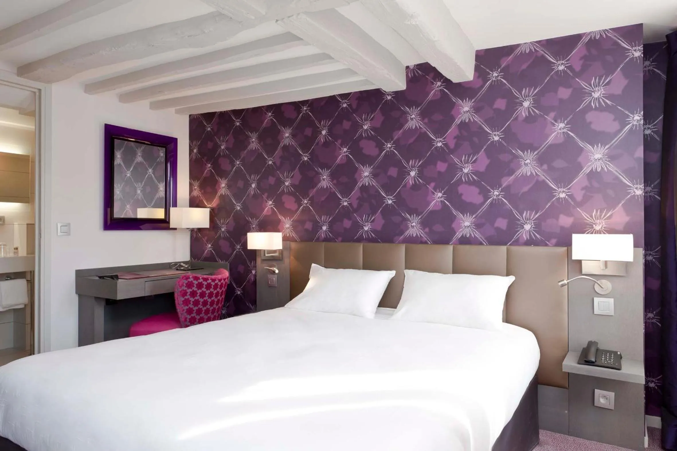 Bed in Hotel Massena