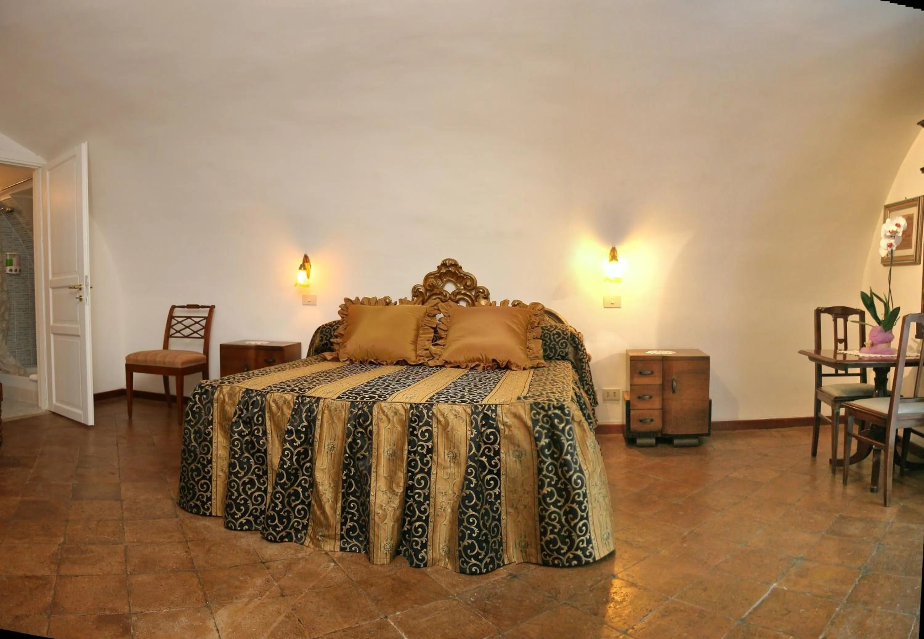 Bedroom, Bed in Navona Gallery Suites