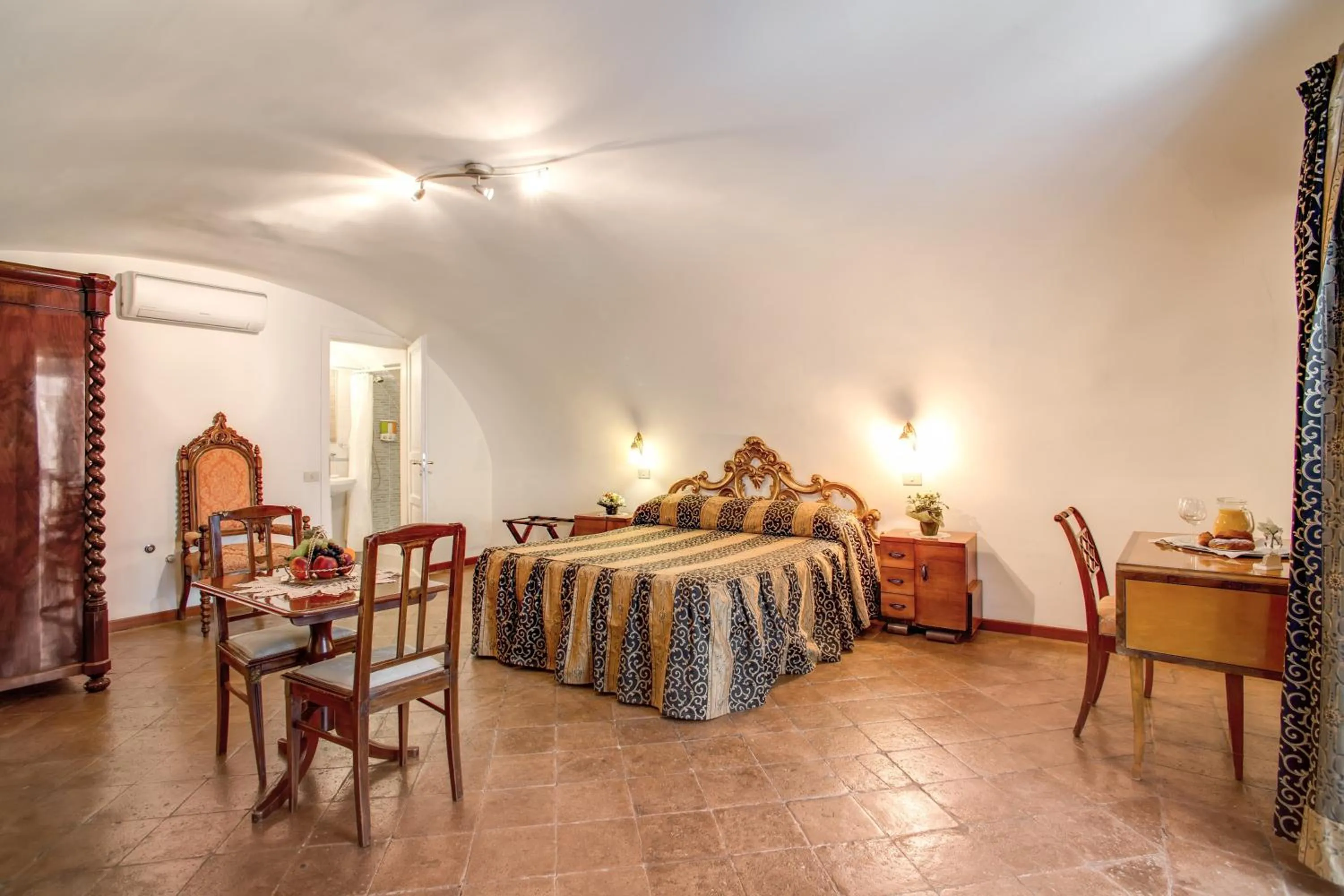 Bedroom, Bed in Navona Gallery Suites