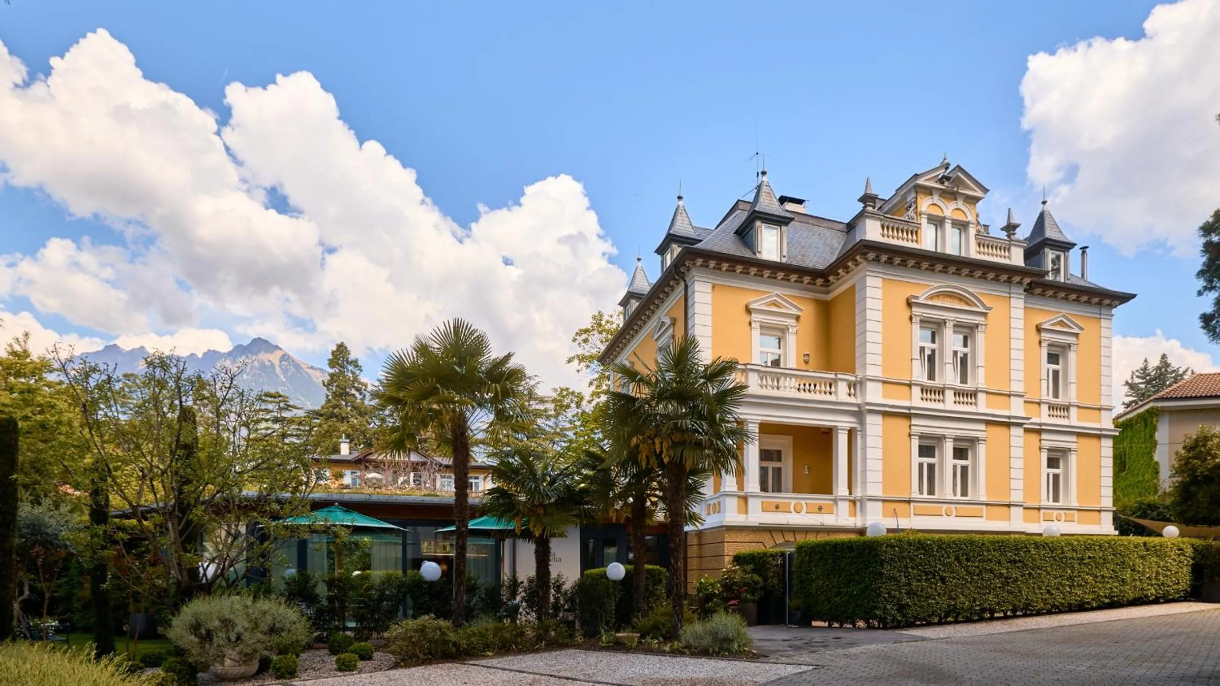 Property building in Villa Helvetia