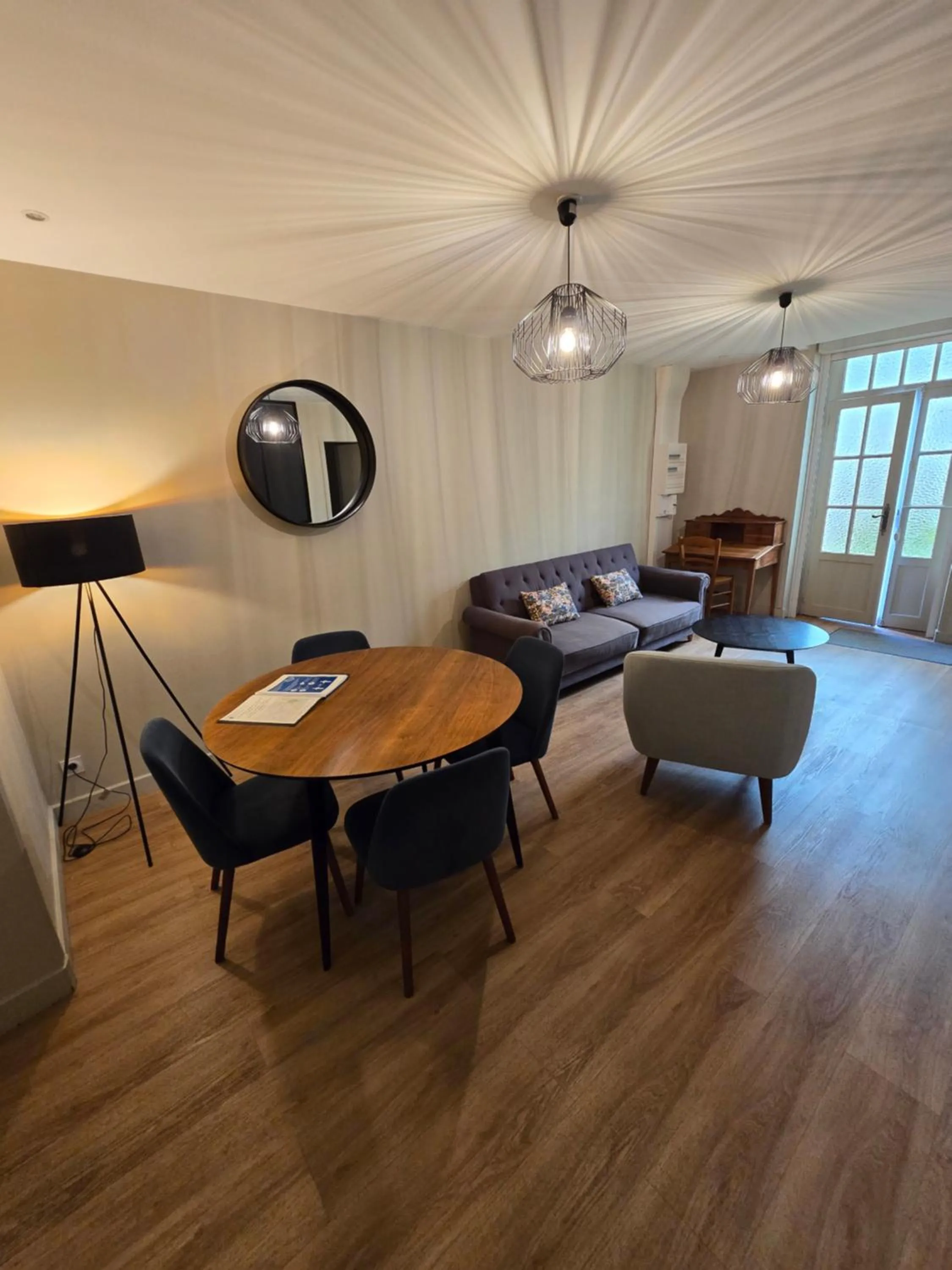 Communal lounge/ TV room in Au Loup Historic Apartments