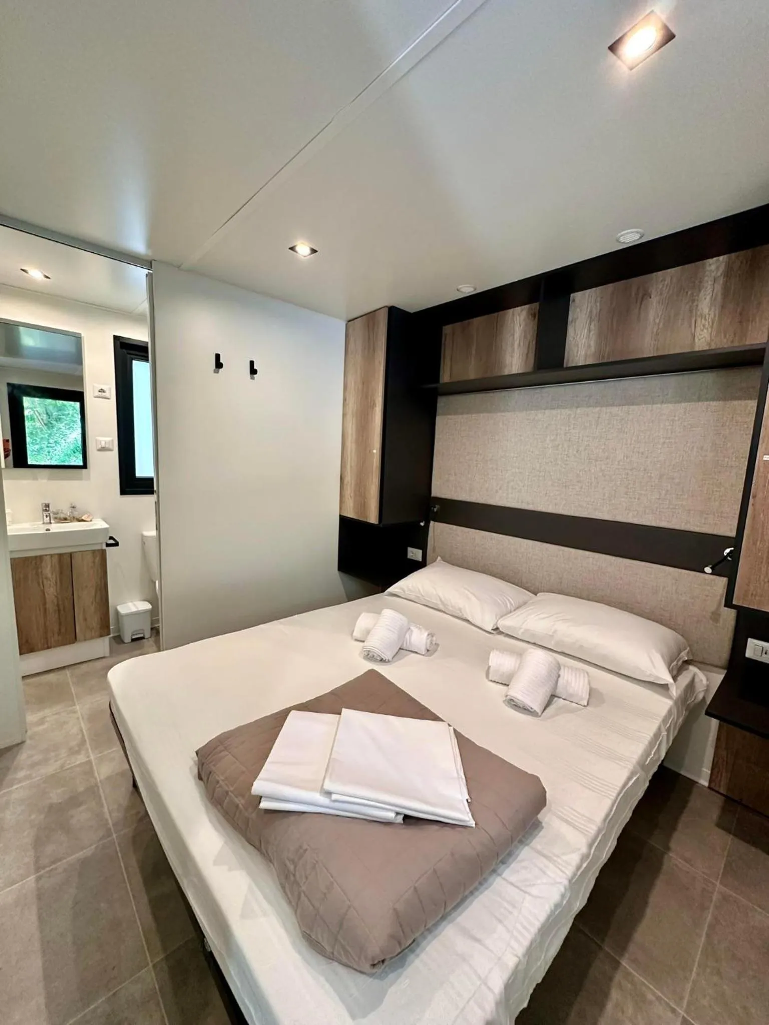 Shower, Bed in Camping Village Mugello Verde