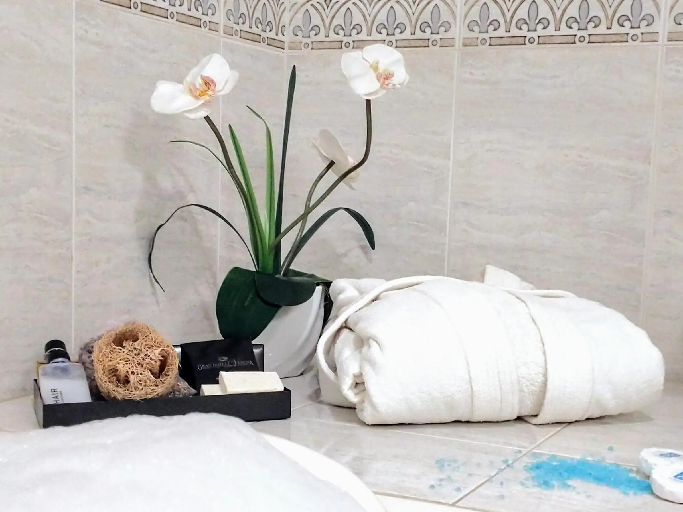 Bathroom, Bed in Gran Hotel Verona