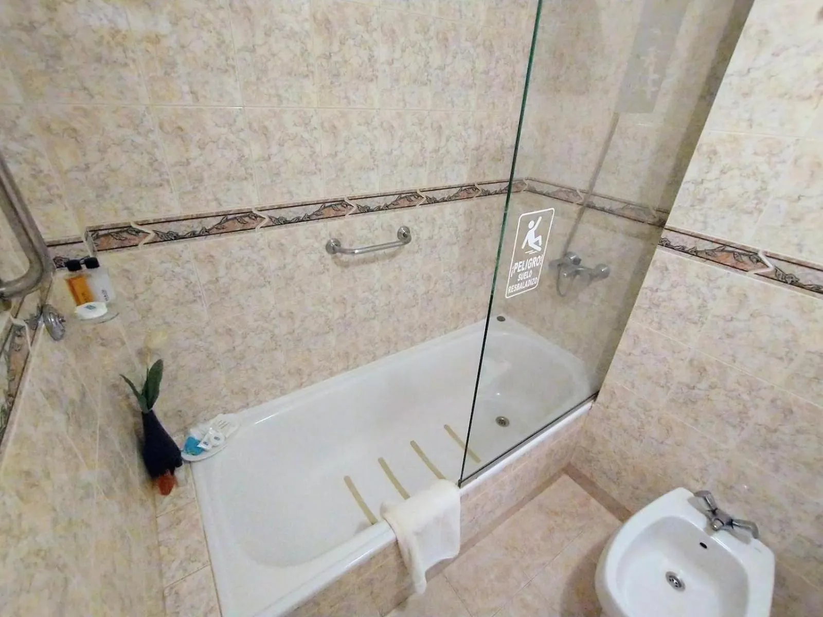 Bath in Gran Hotel Verona