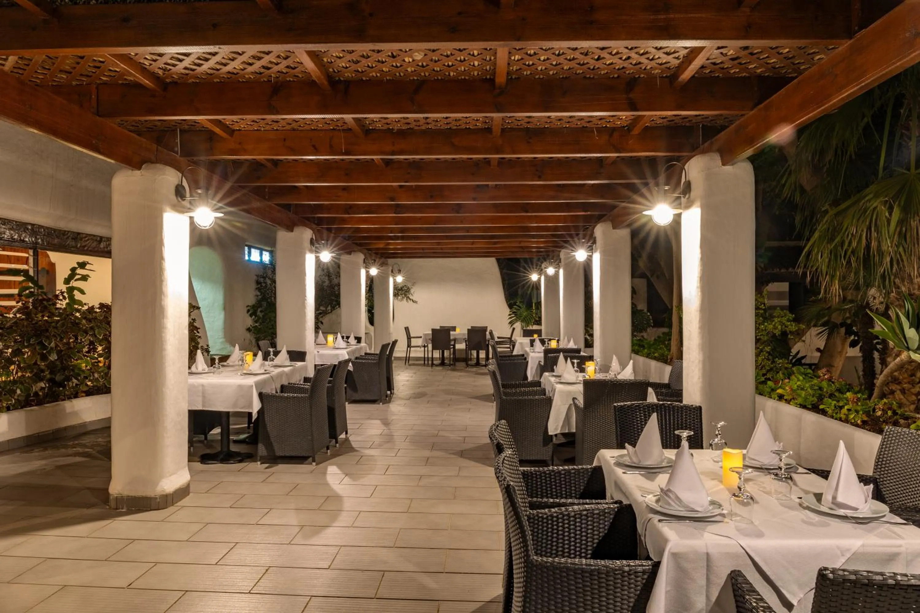 Restaurant/places to eat in Hotel Kabila