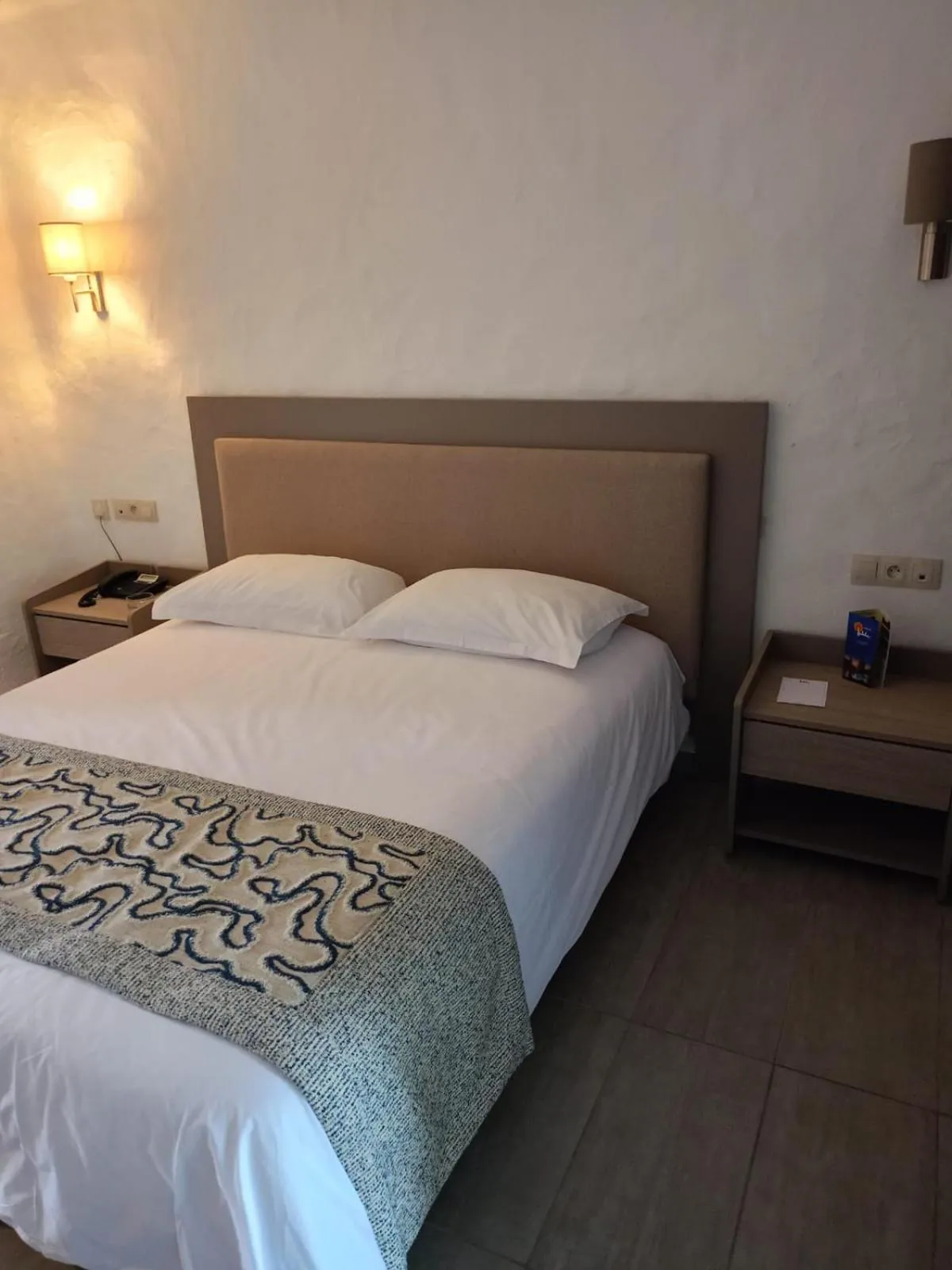 Bedroom, Bed in Hotel Kabila