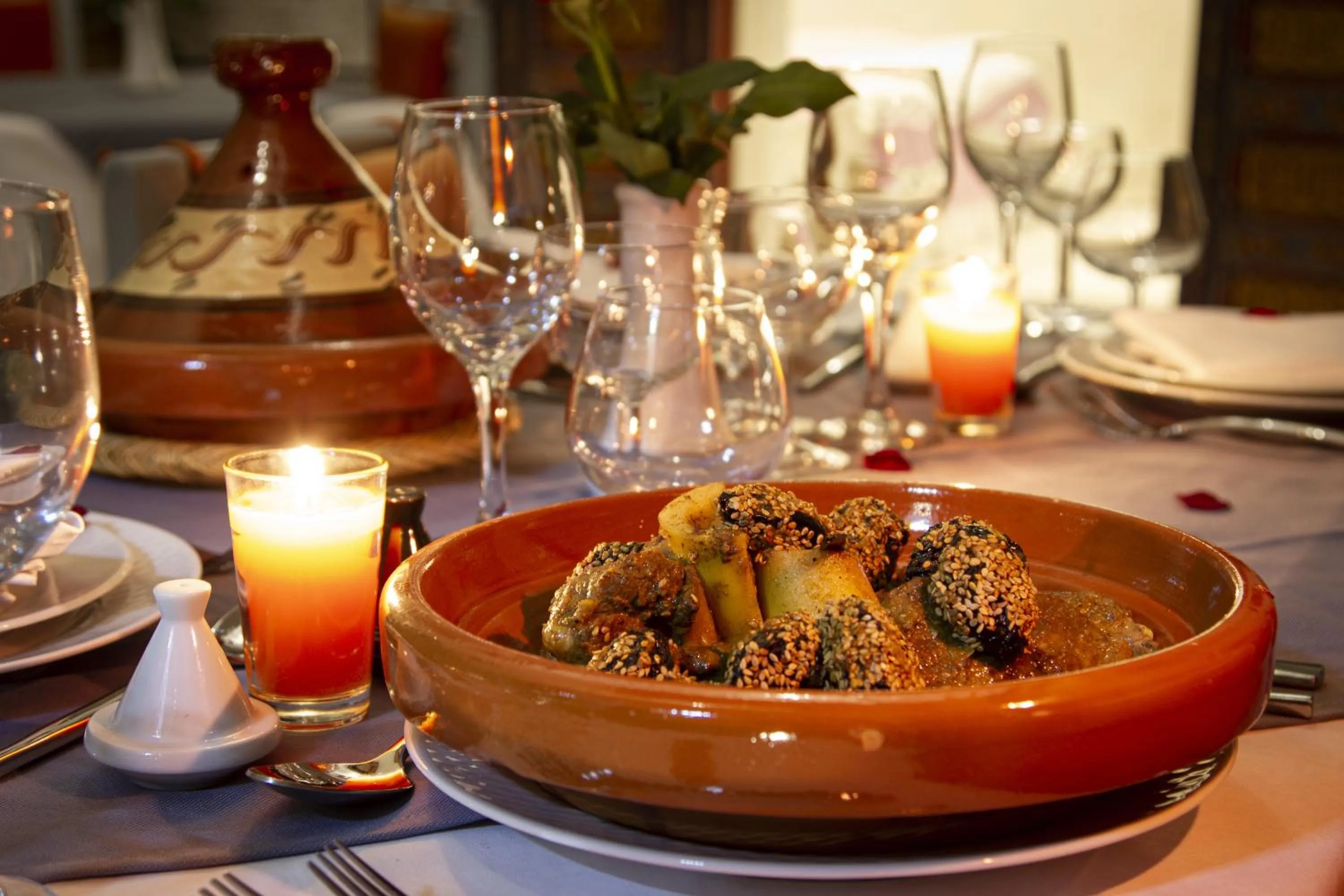 Restaurant/places to eat in Riad Tahyra