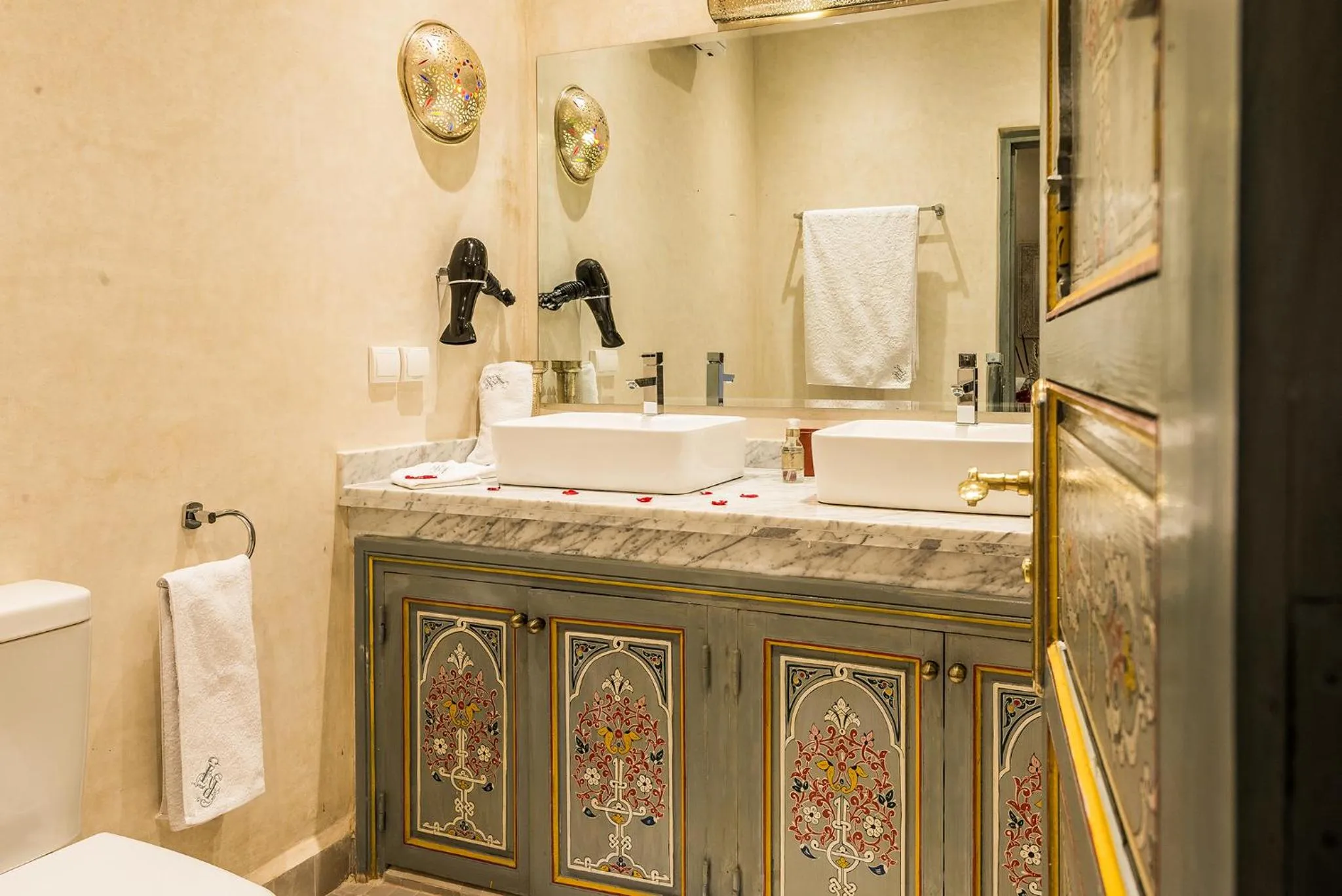 Bathroom in Riad Tahyra