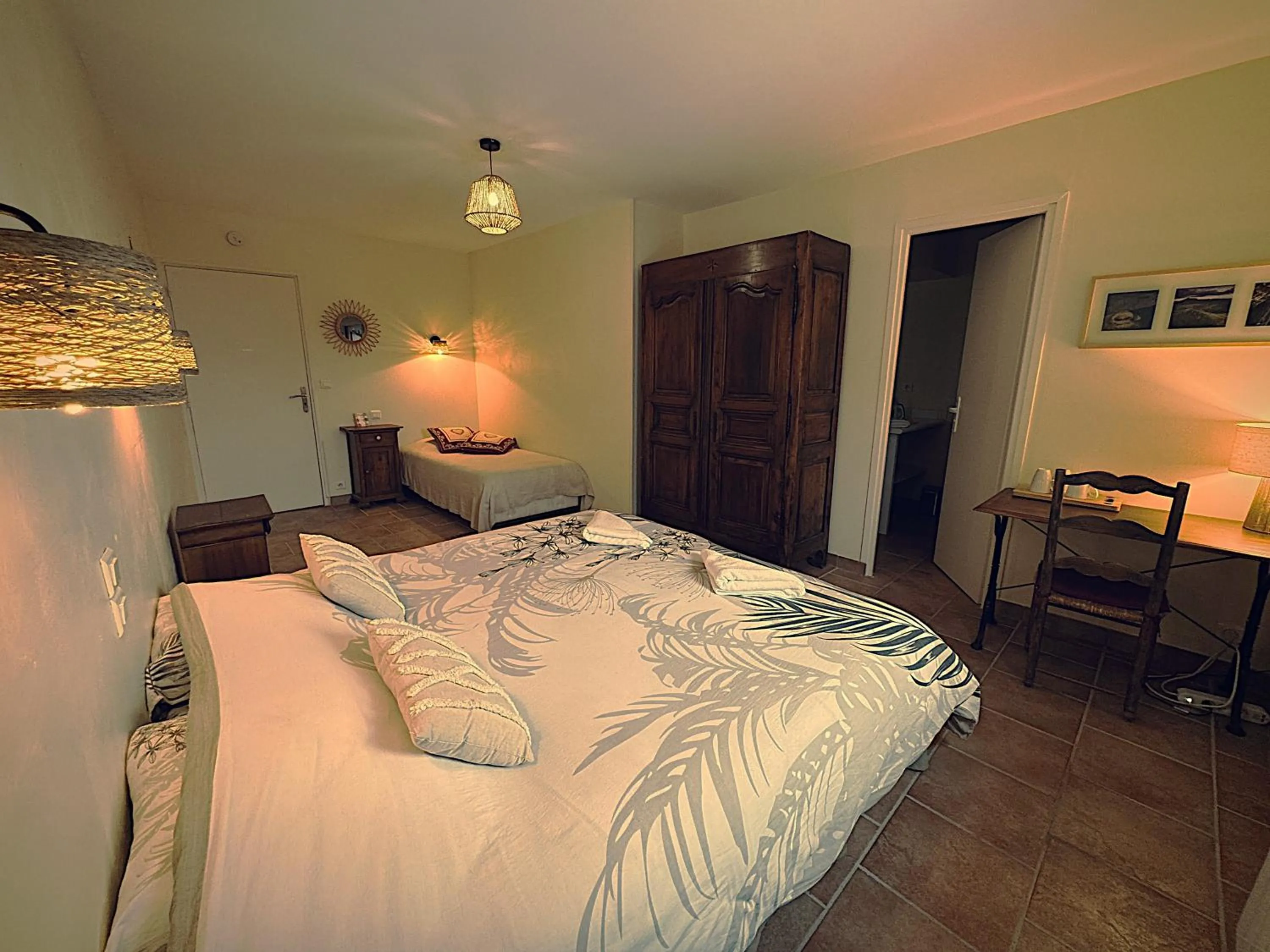 Photo of the whole room, Bed in Chambres d'hôtes les Etoiles
