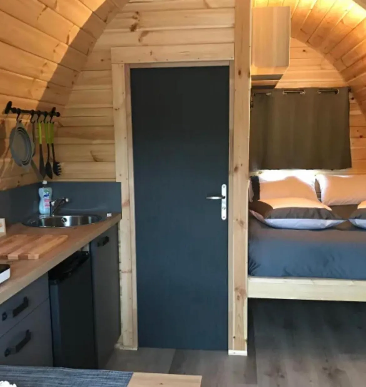 Kitchen or kitchenette in Chambres d'hôtes les Etoiles