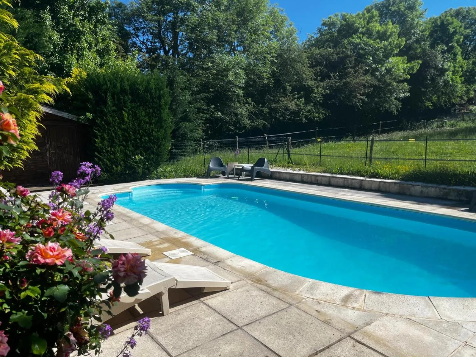 Swimming pool in Chambres d'hôtes les Etoiles