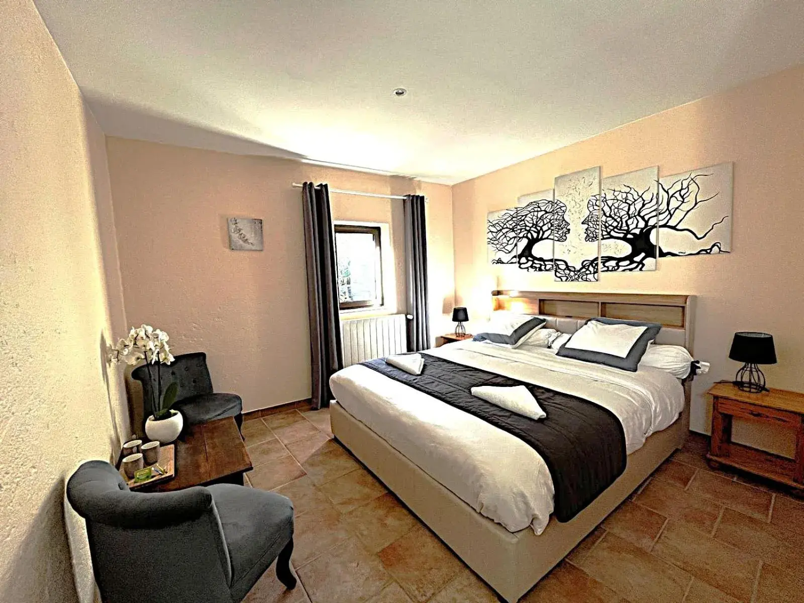 Triple Room with Private Bathroom in Chambres d'hôtes les Etoiles Triple Room with Private Bathroom in Chambres d'hôtes les Etoiles
