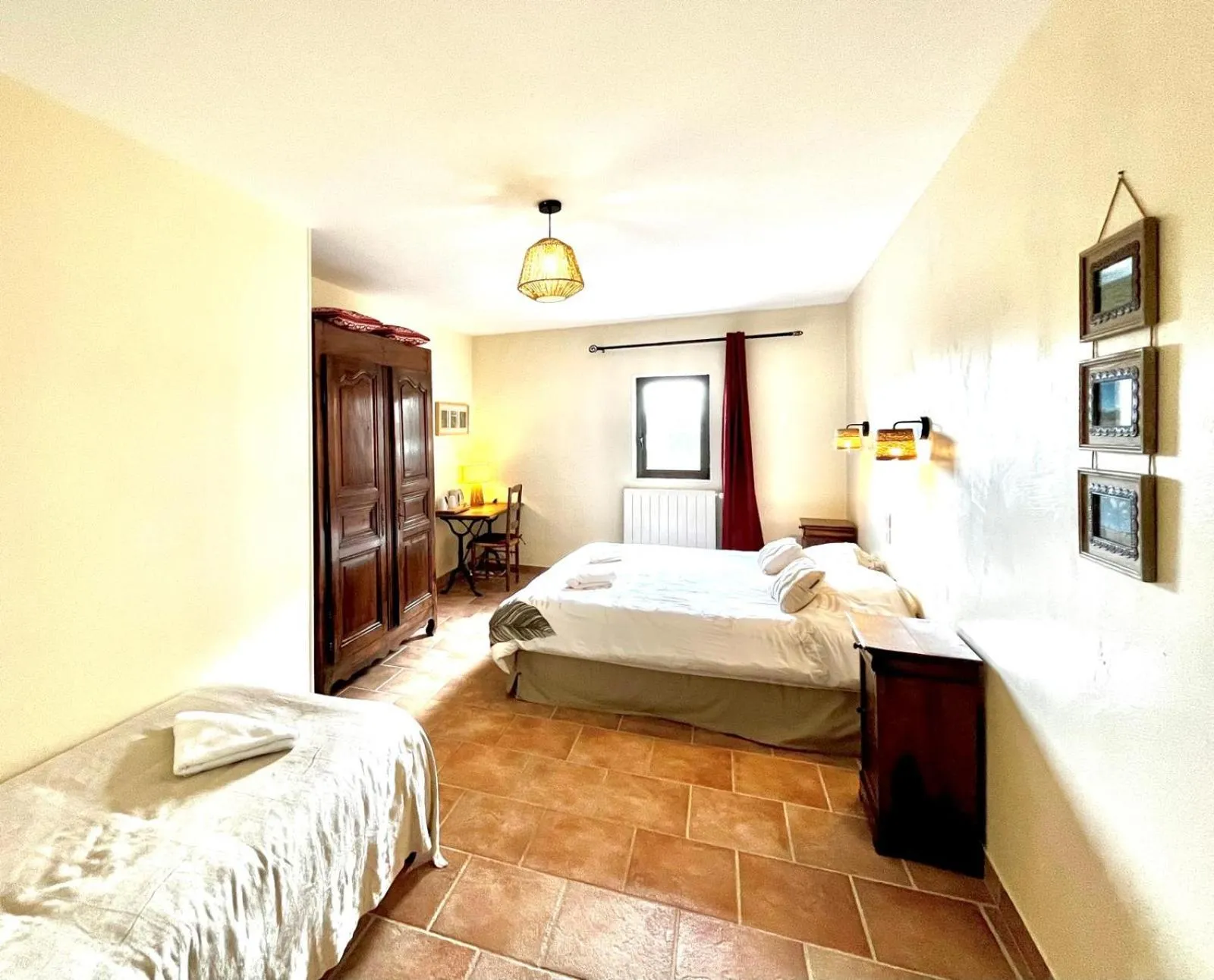 Photo of the whole room, Bed in Chambres d'hôtes les Etoiles