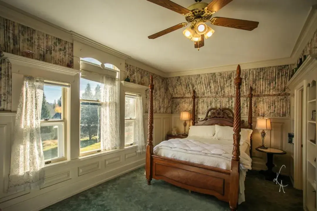 Bedroom, Bed in McCloud River Bed and Breakfast Bedroom, Bed in McCloud River Bed and Breakfast