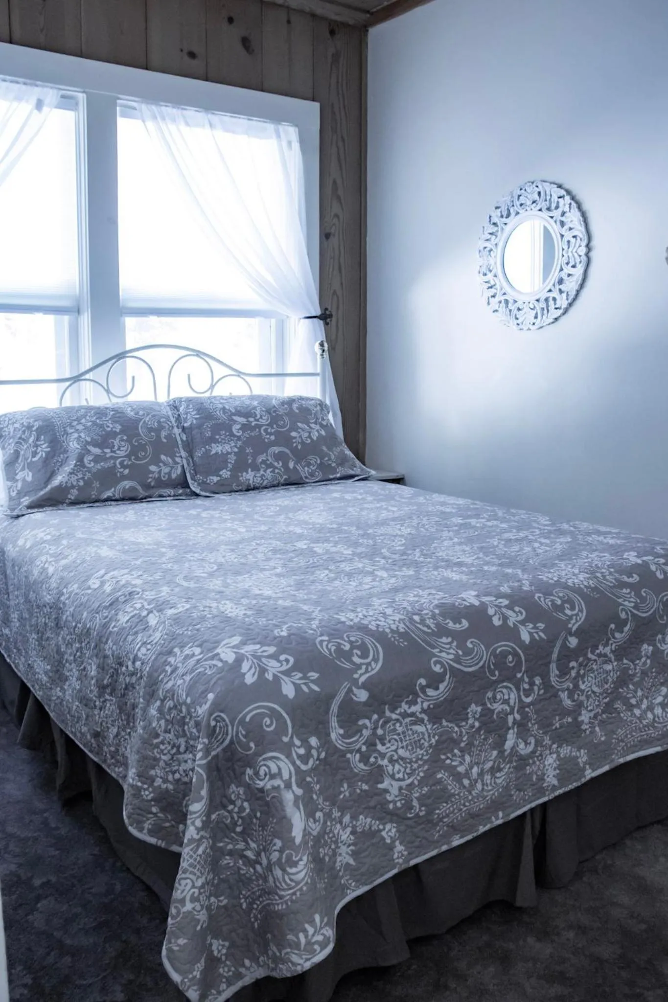 Bed in McCloud River Bed and Breakfast