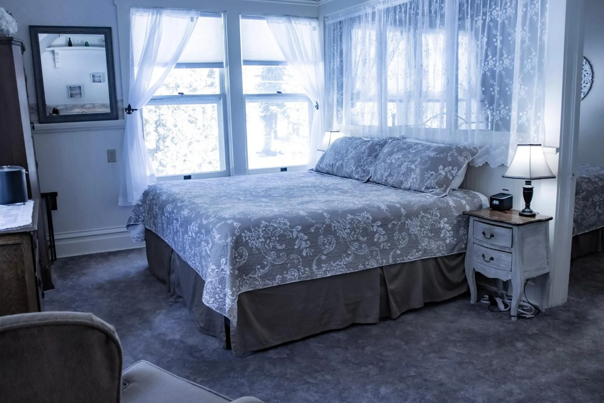 Bed in McCloud River Bed and Breakfast