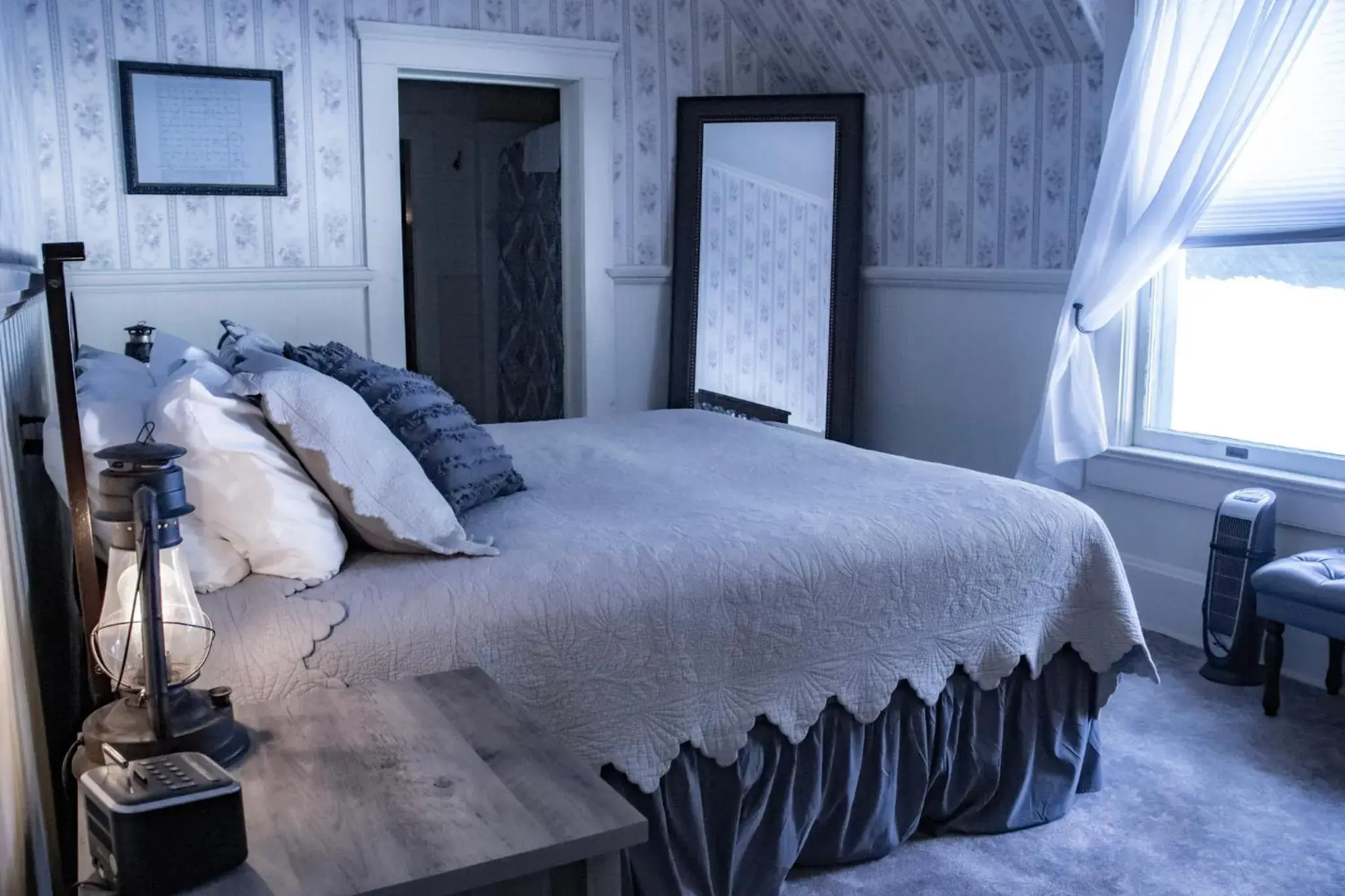 Bed in McCloud River Bed and Breakfast Bed in McCloud River Bed and Breakfast