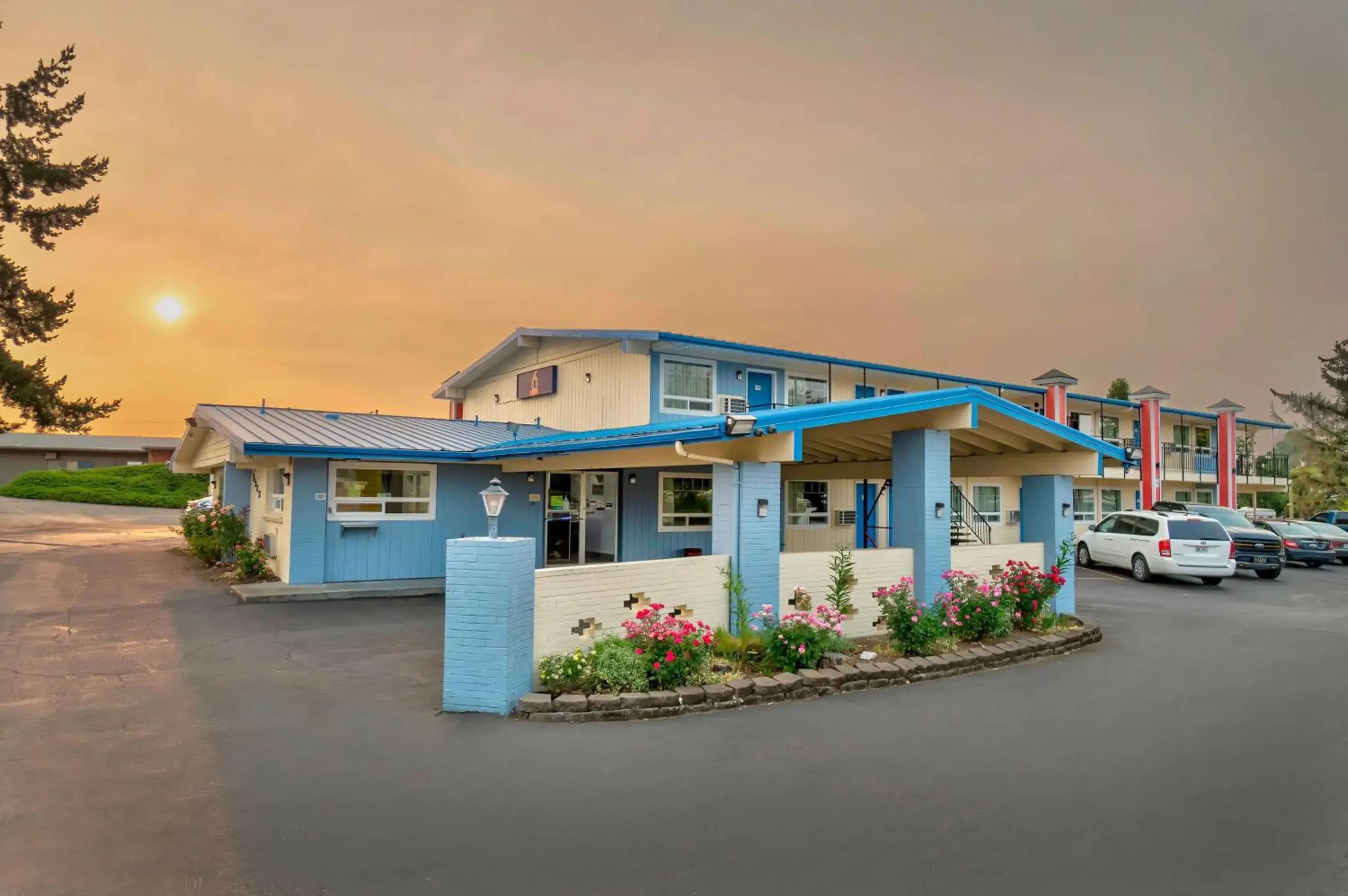 Property building in Studio 6 Suites - Albany, OR Property building in Studio 6 Suites - Albany, OR