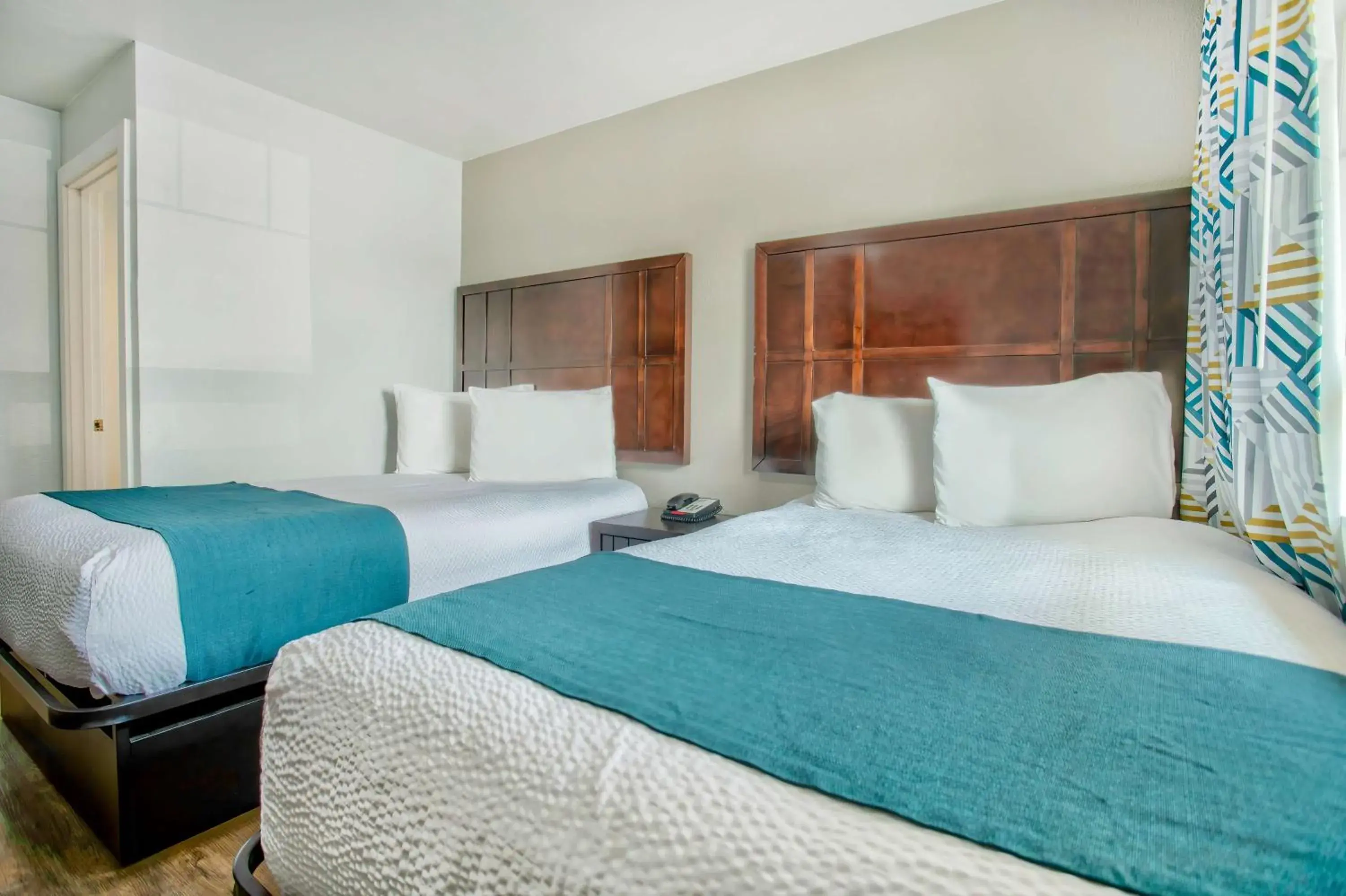 Photo of the whole room, Bed in Studio 6 Suites - Albany, OR Photo of the whole room, Bed in Studio 6 Suites - Albany, OR