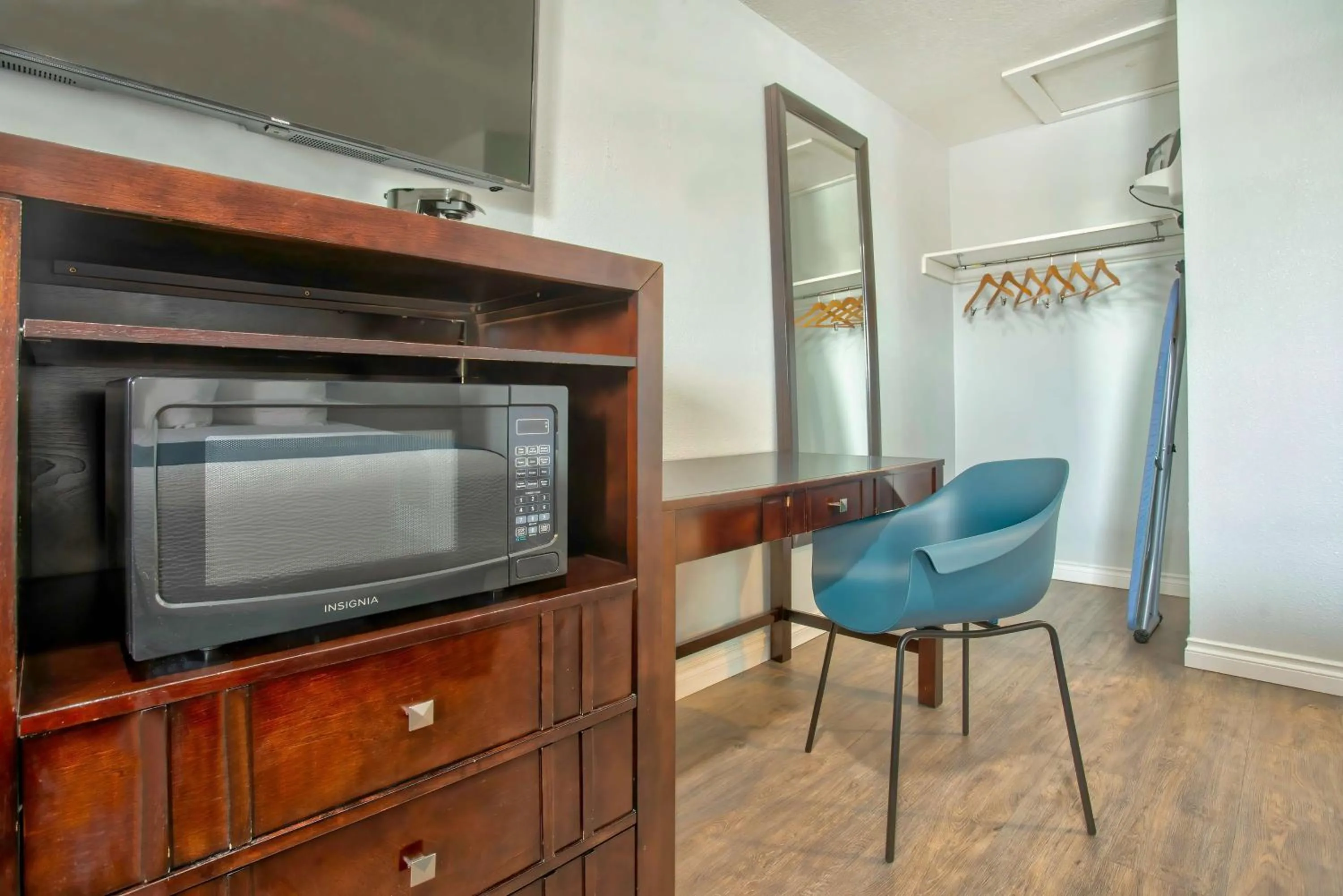 Photo of the whole room in Studio 6 Suites - Albany, OR