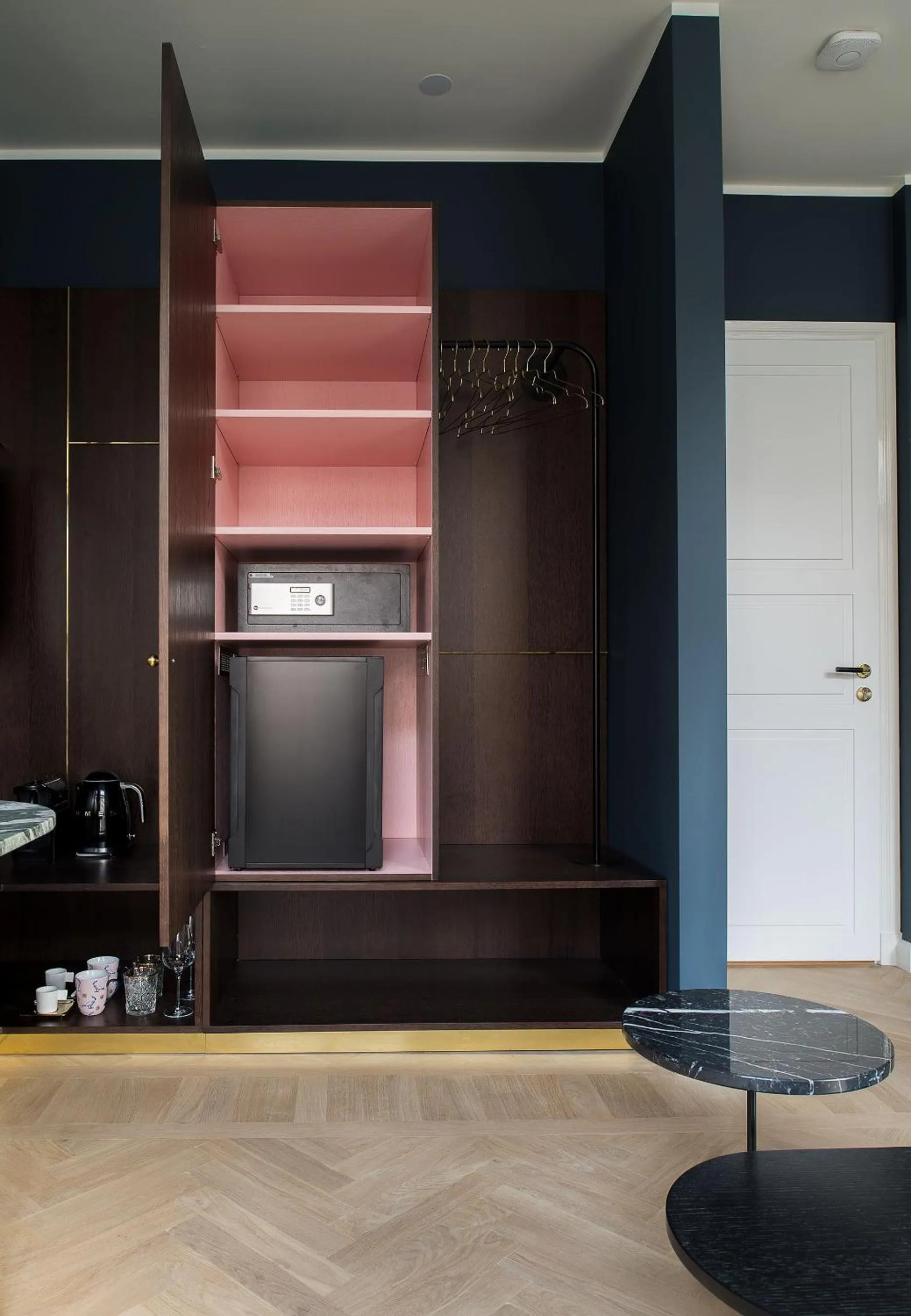 oven in Spinoza Suites