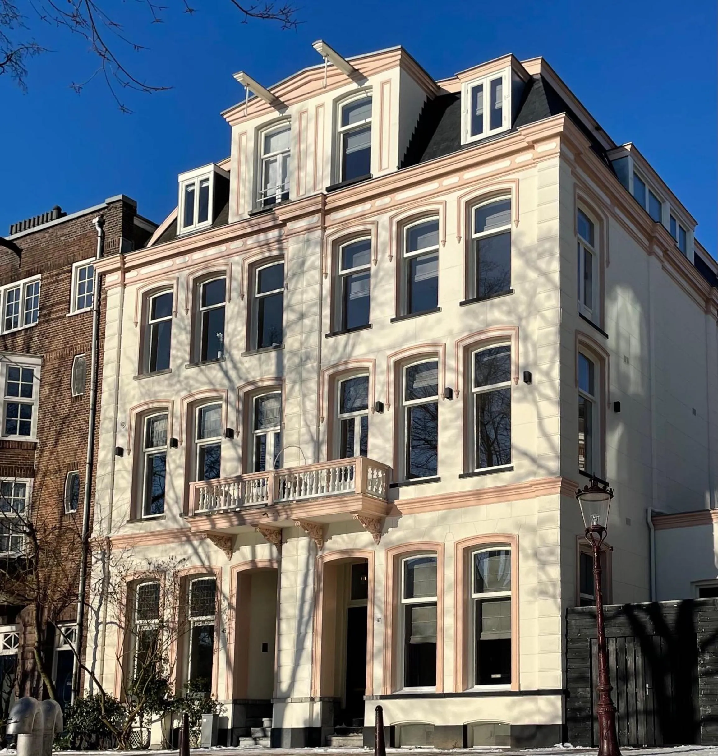 Property building in Spinoza Suites