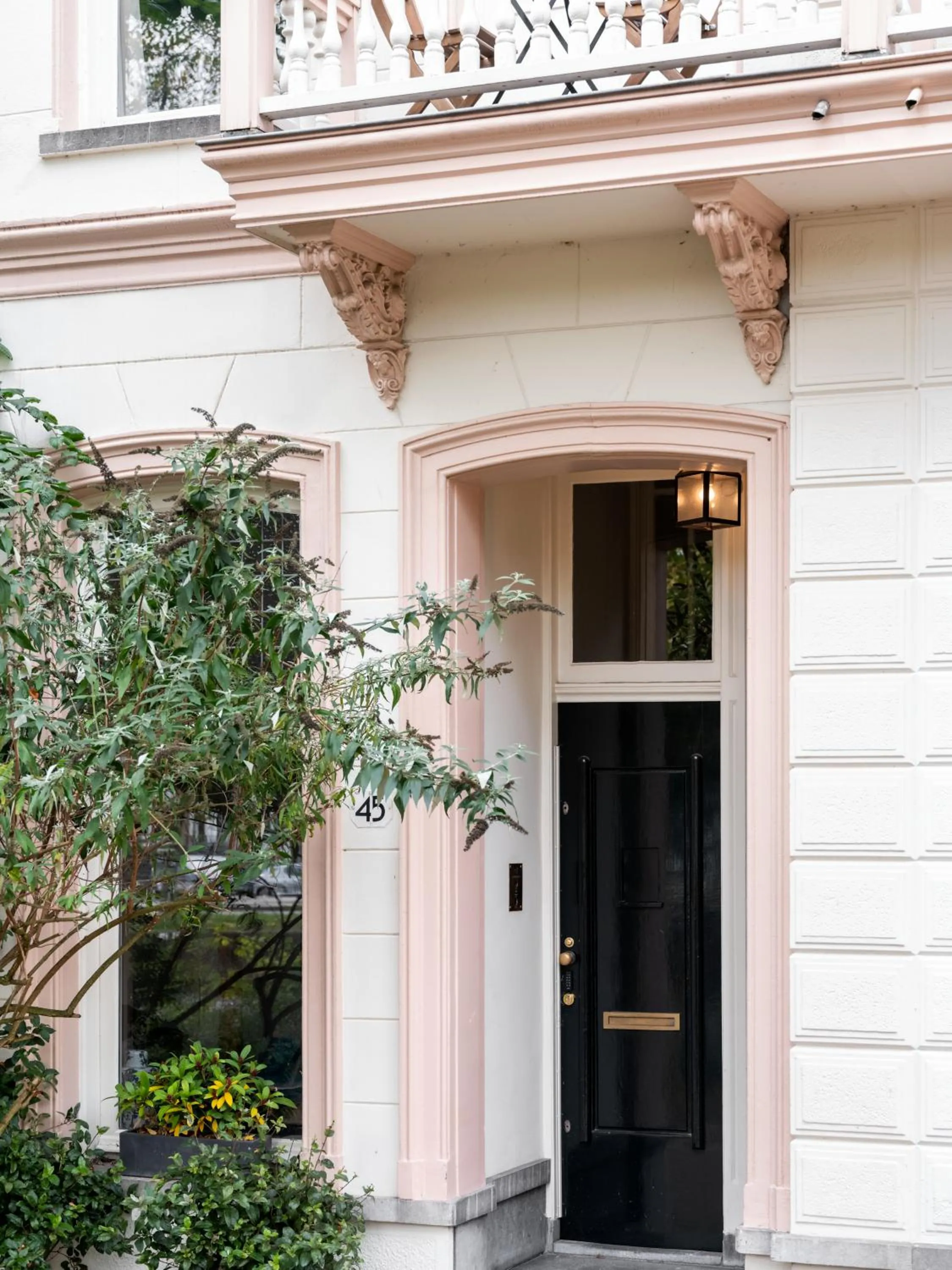 Facade/entrance in Spinoza Suites